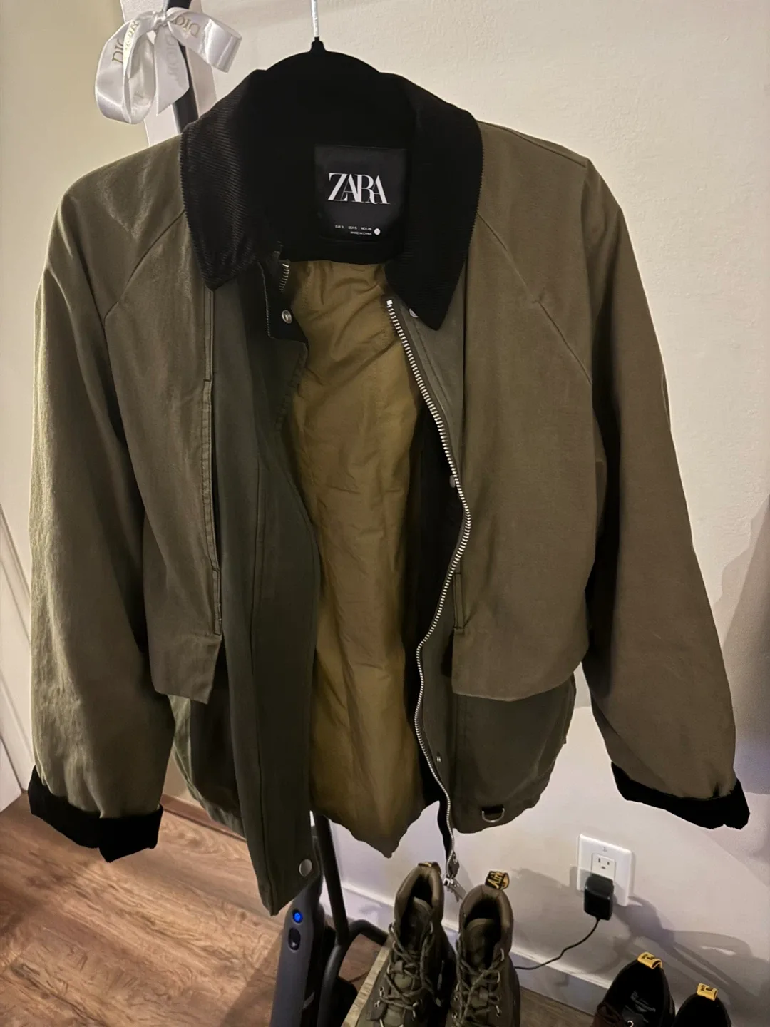 Zara Men's Olive Green Jacket - Size S image indicator(2)