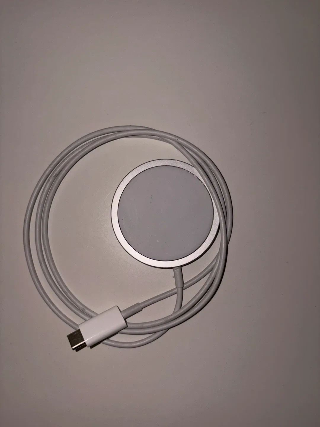 Apple MagSafe Charger - Type C image indicator(2)