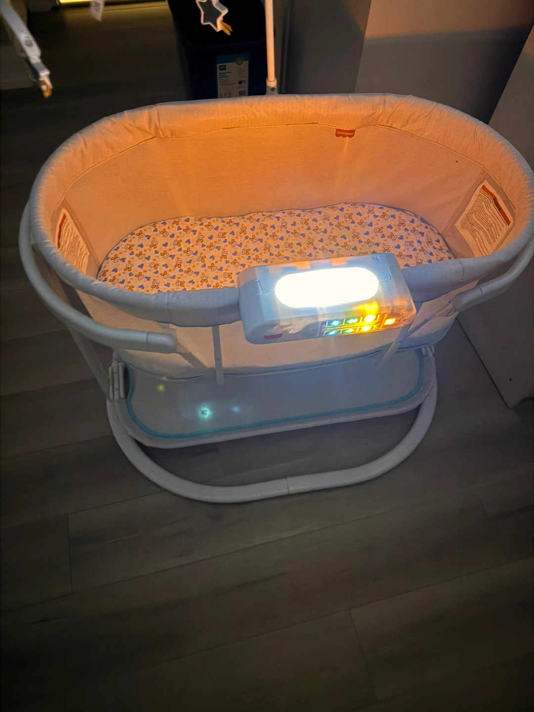 Fisher-Price Soothing Motions Bassinet - photo 5