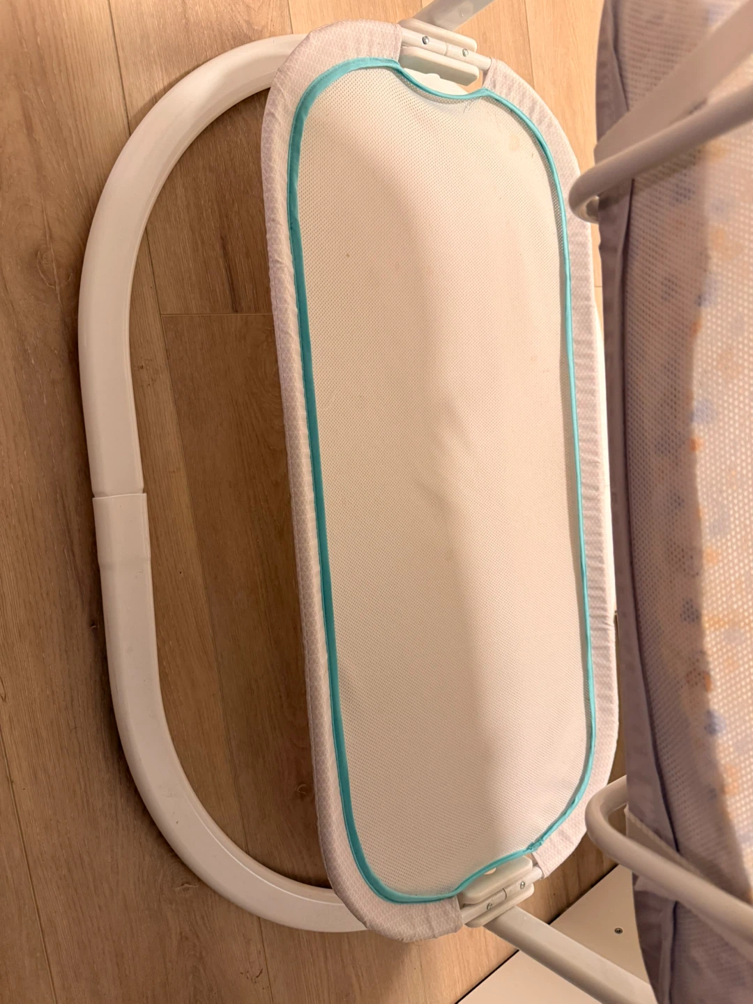 Fisher-Price Soothing Motions Bassinet - photo 4