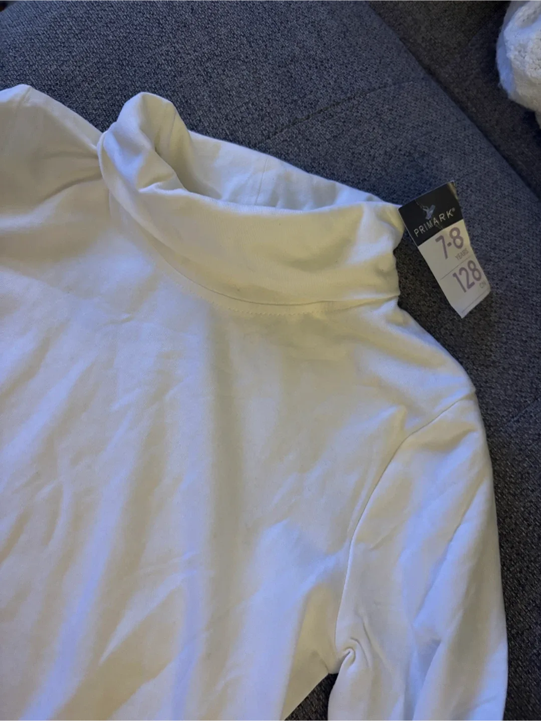 NEW with tag! Set of 2 White Turtleneck - Size 7-8 Years image indicator(3)