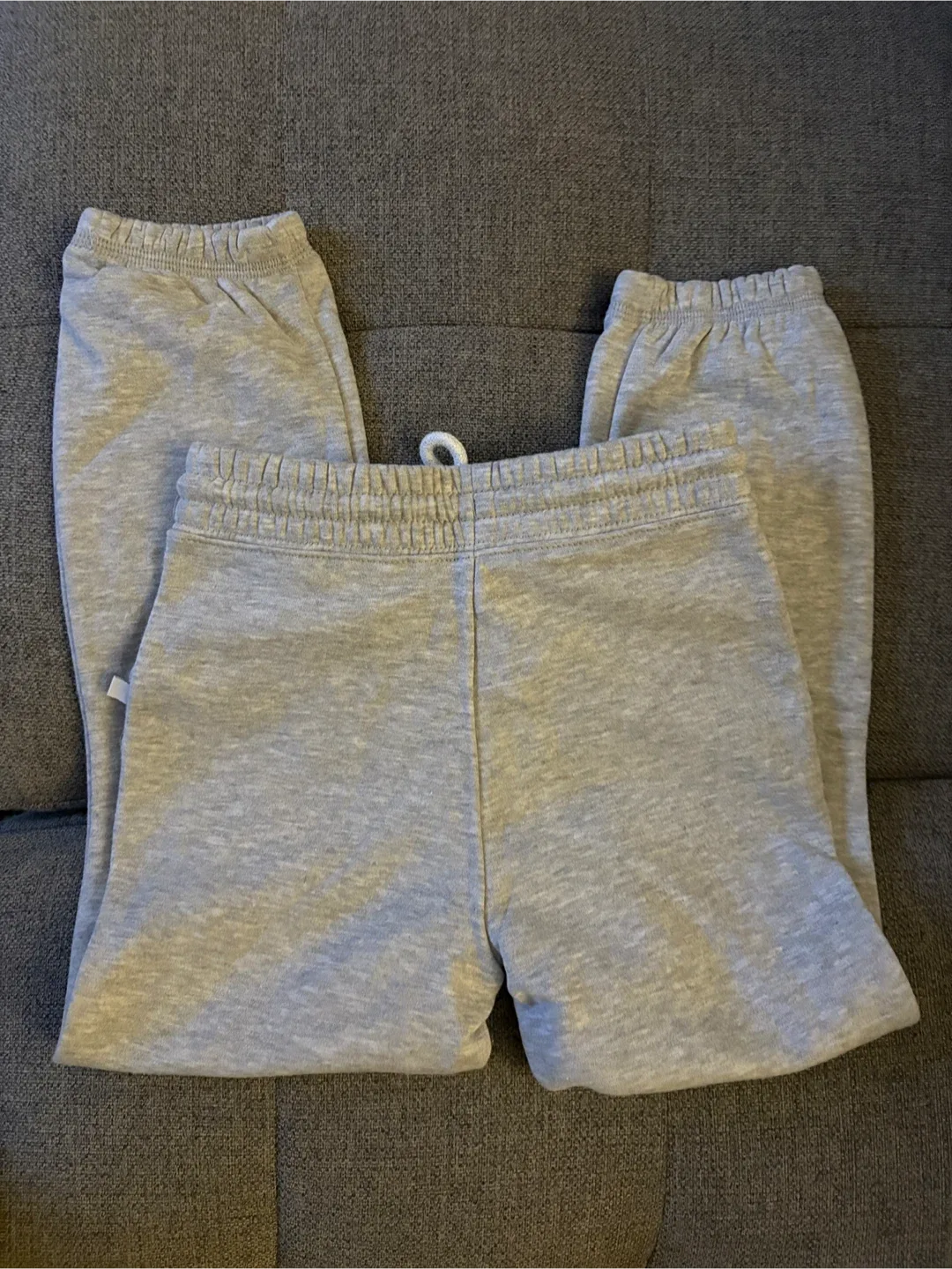NEW Girl’s Grey Sweatpants - Size 6/7 image indicator(3)