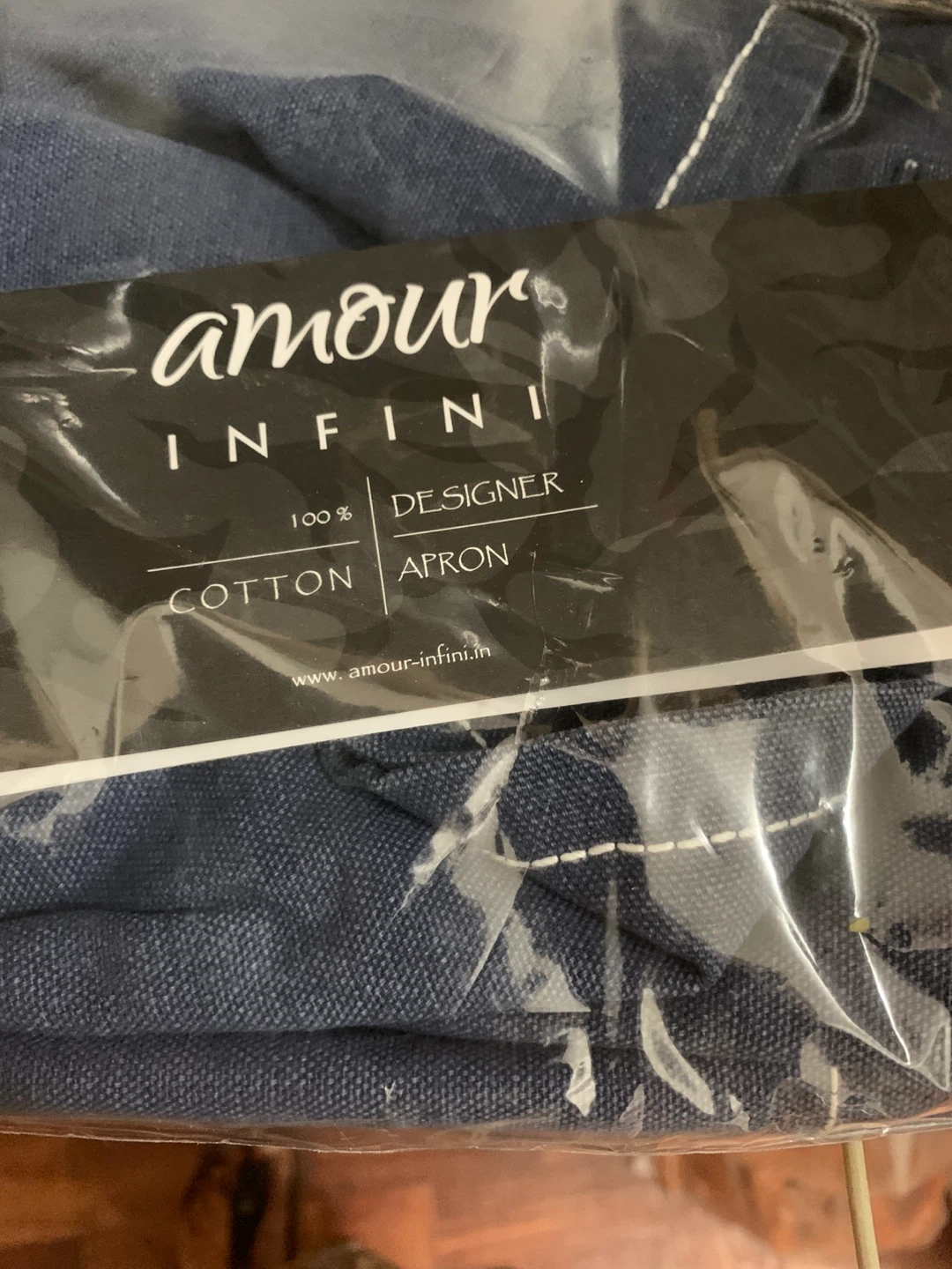 Amour Infini Designer Apron - New in Package!