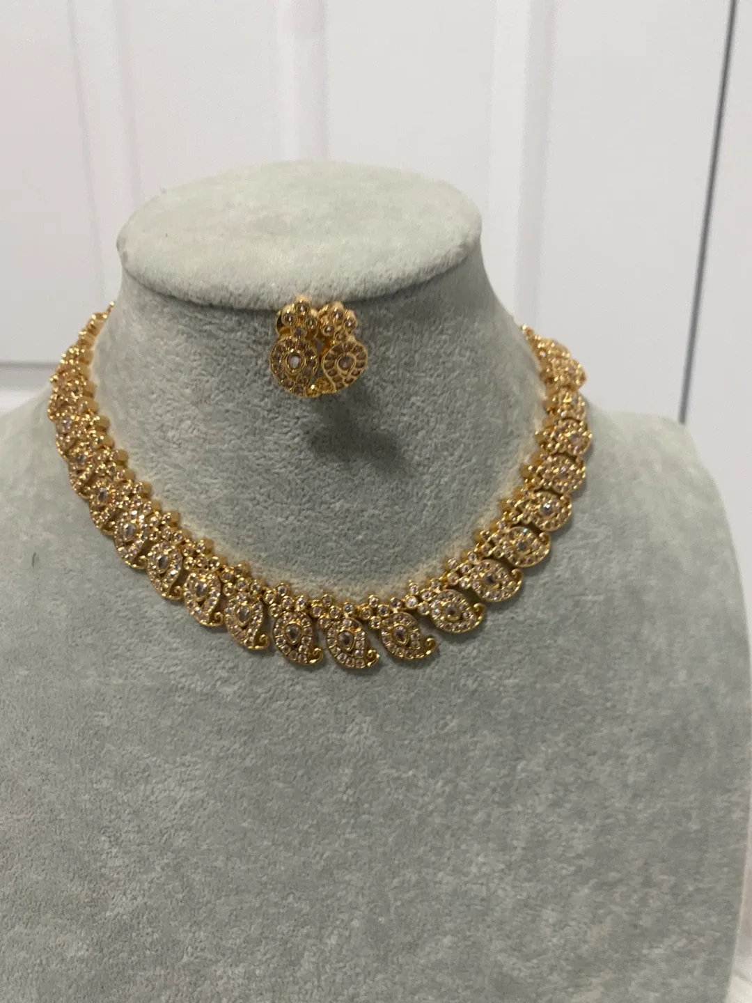 Gold-tone necklace and earring set thumbnail