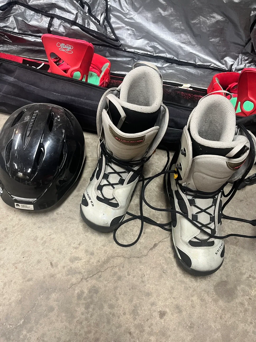 Salomon Snowboard 154 w/ Bindings & Boots image indicator(2)