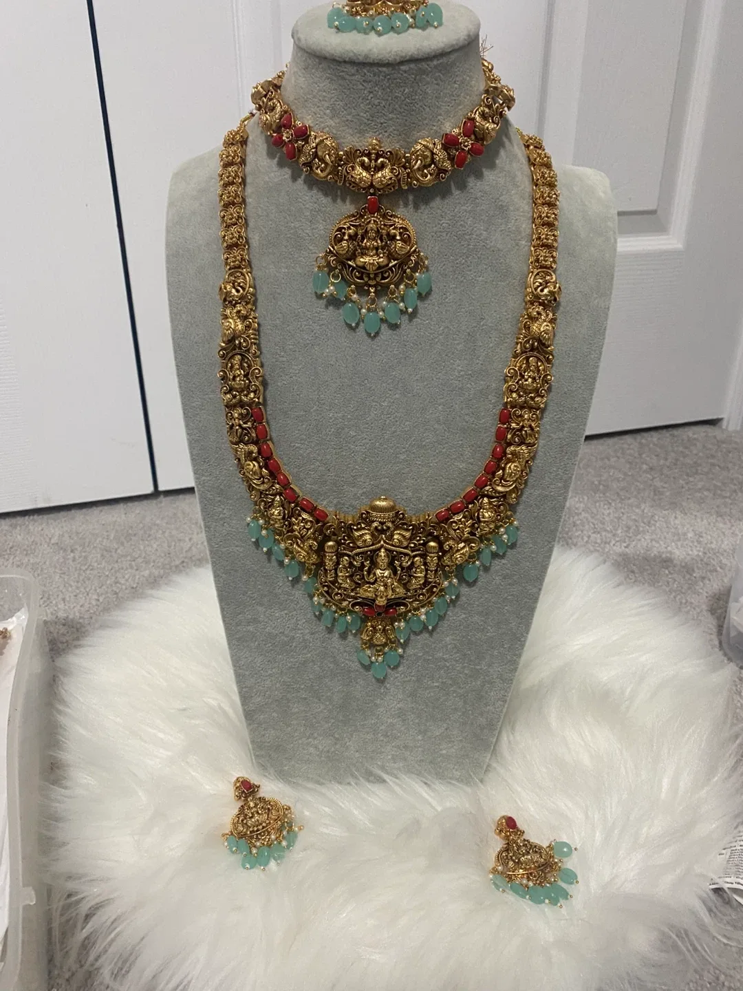 Indian Gold Plated Necklace Set thumbnail