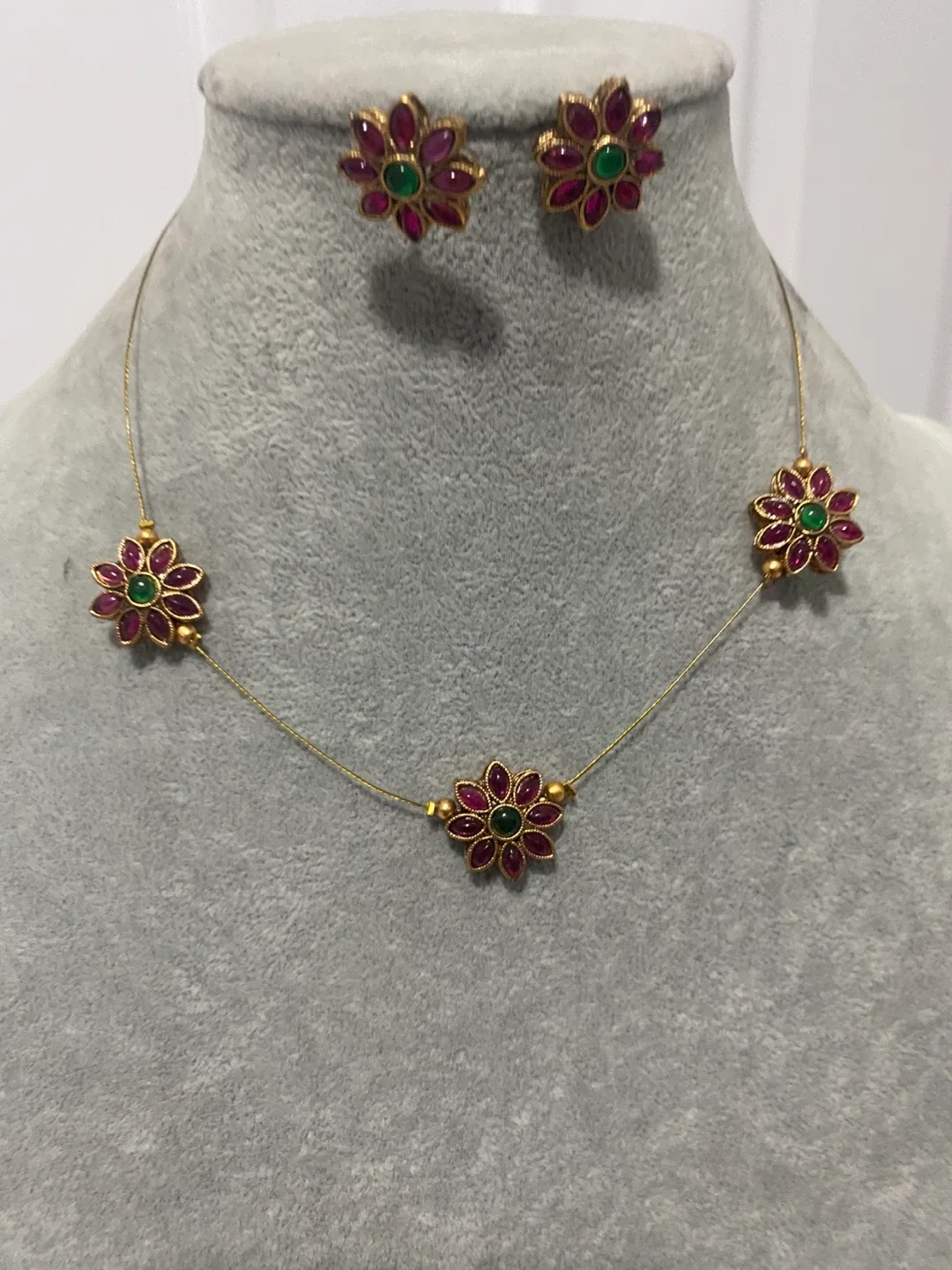 Flower Design Necklace & Earring Set thumbnail