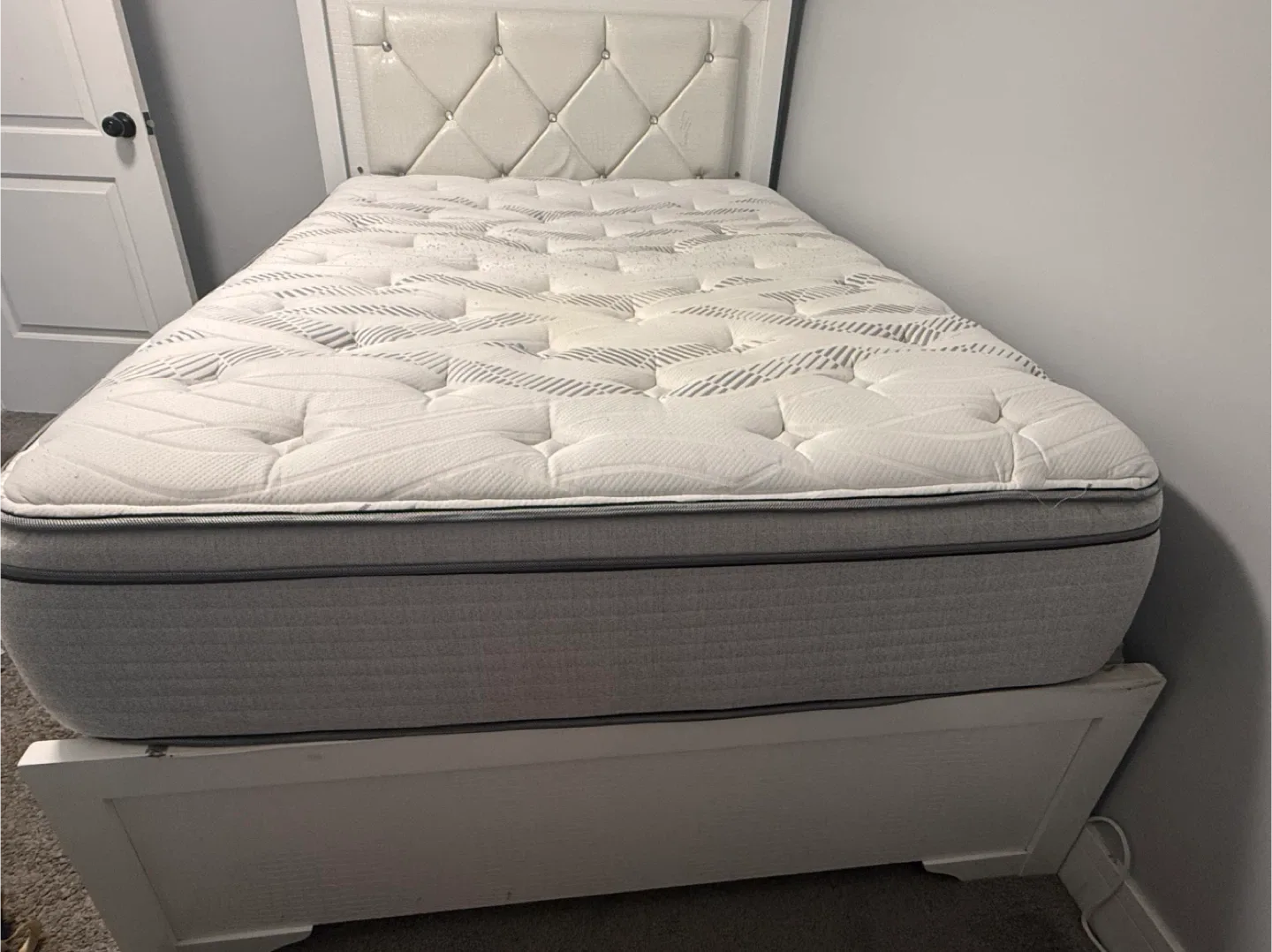 Queen Size Mattress and Headboard image indicator(4)