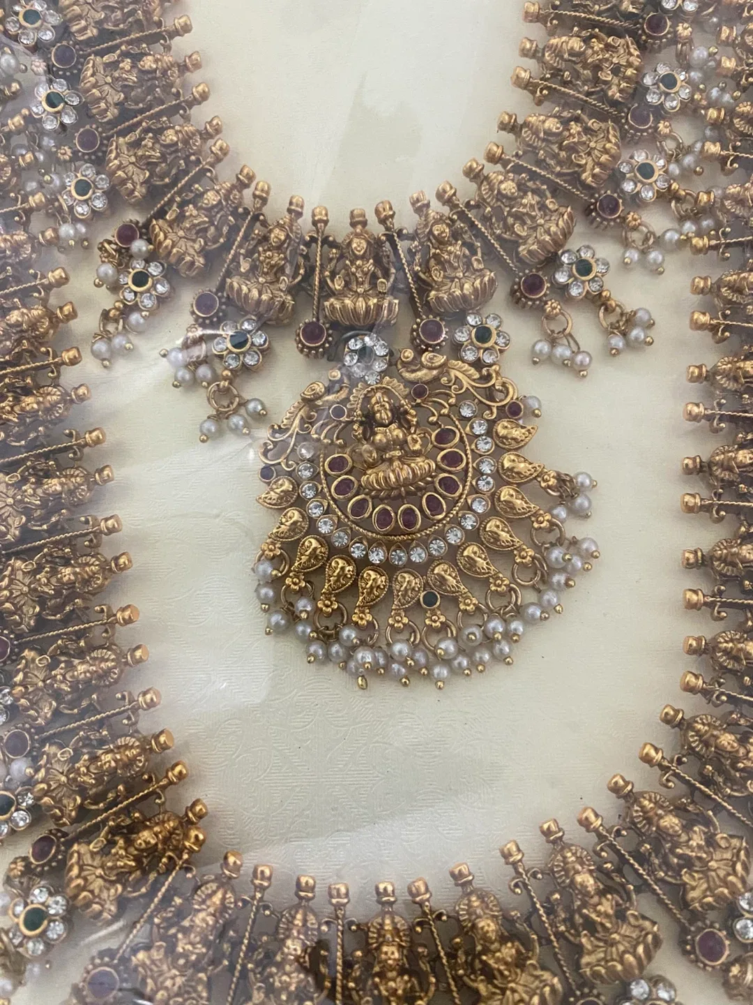 Gold Indian Jewelry Set thumbnail