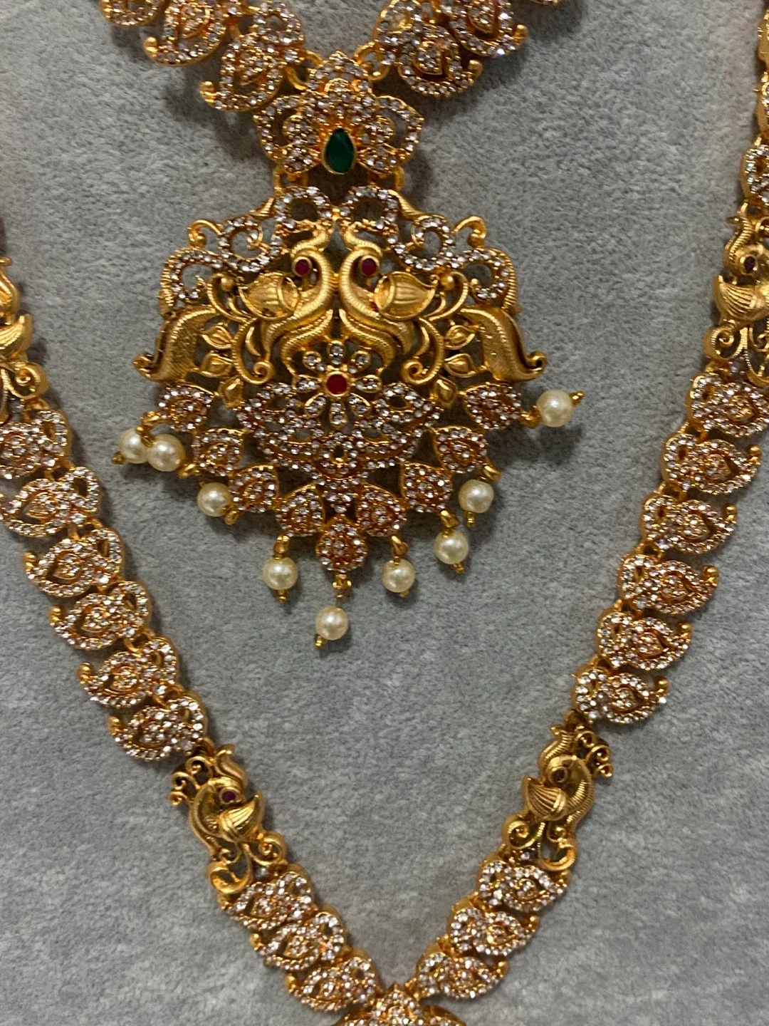 Gold Indian Jewelry Set thumbnail