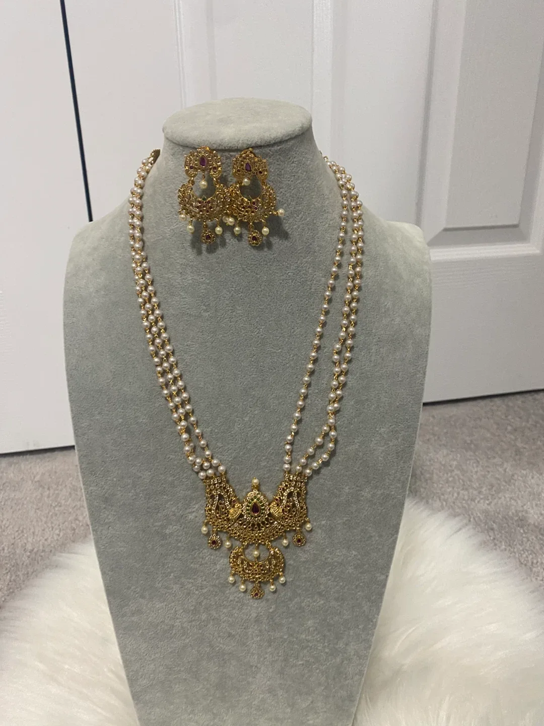 Gold-tone Necklace & Earring Set thumbnail