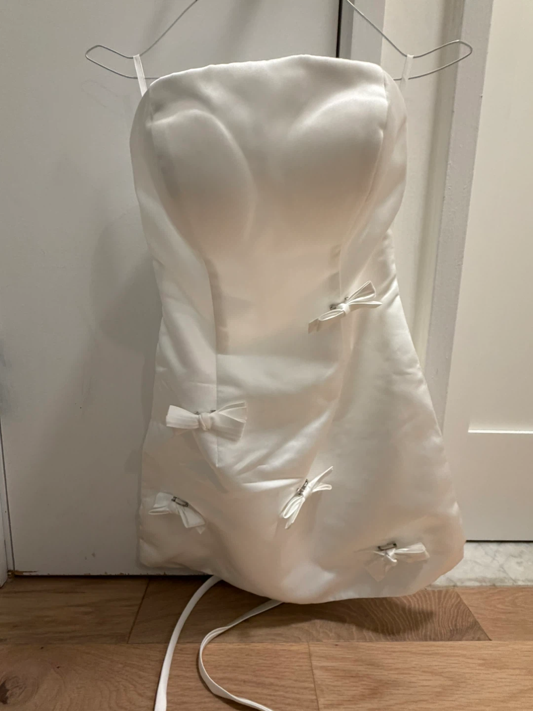 White Strapless Mini Dress with Bows - photo 3