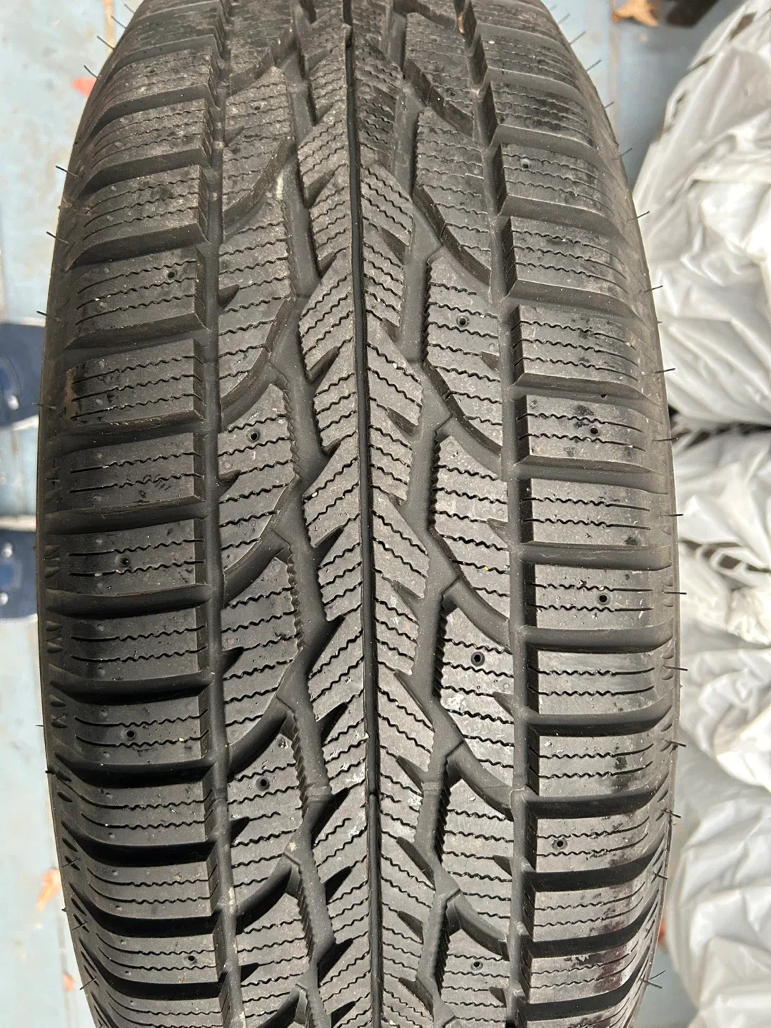 Firestone Winterforce 2 UV 225/65R17 Tire image indicator(2)