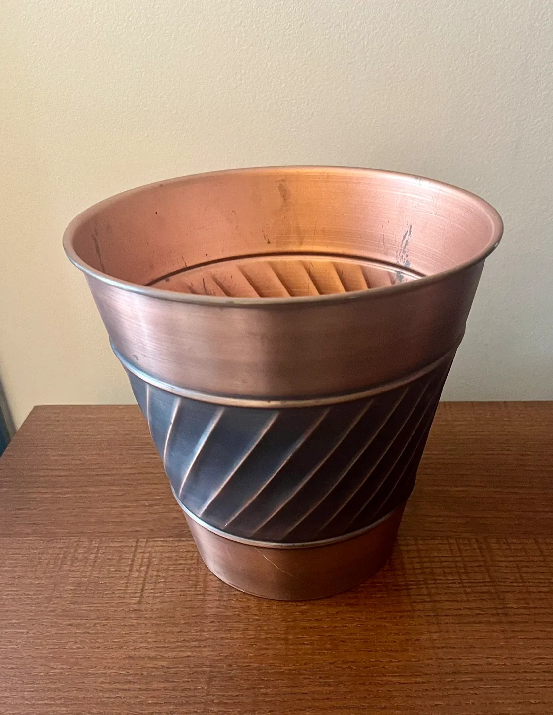 Bronze Metal Cache Pot/Trash Can image indicator(6)