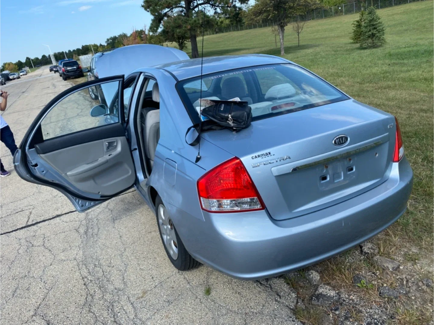 Kia Spectra Sedan - Light Blue image indicator(3)