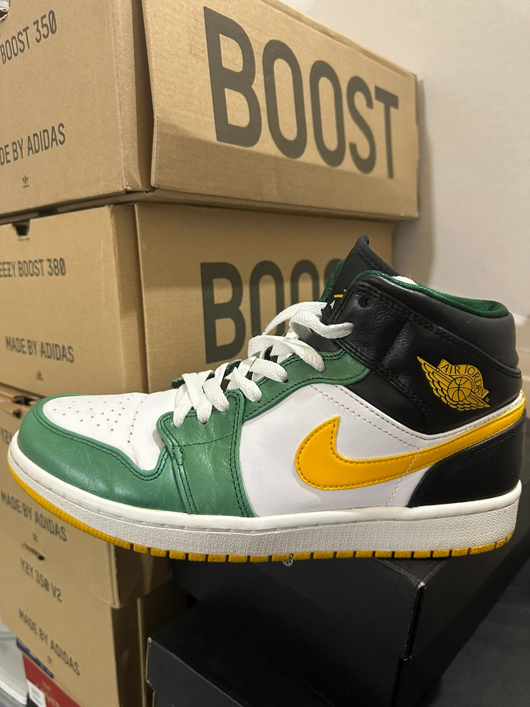 Air Jordan 1 Mid SE "Lucky Green" Sneakers - photo 2