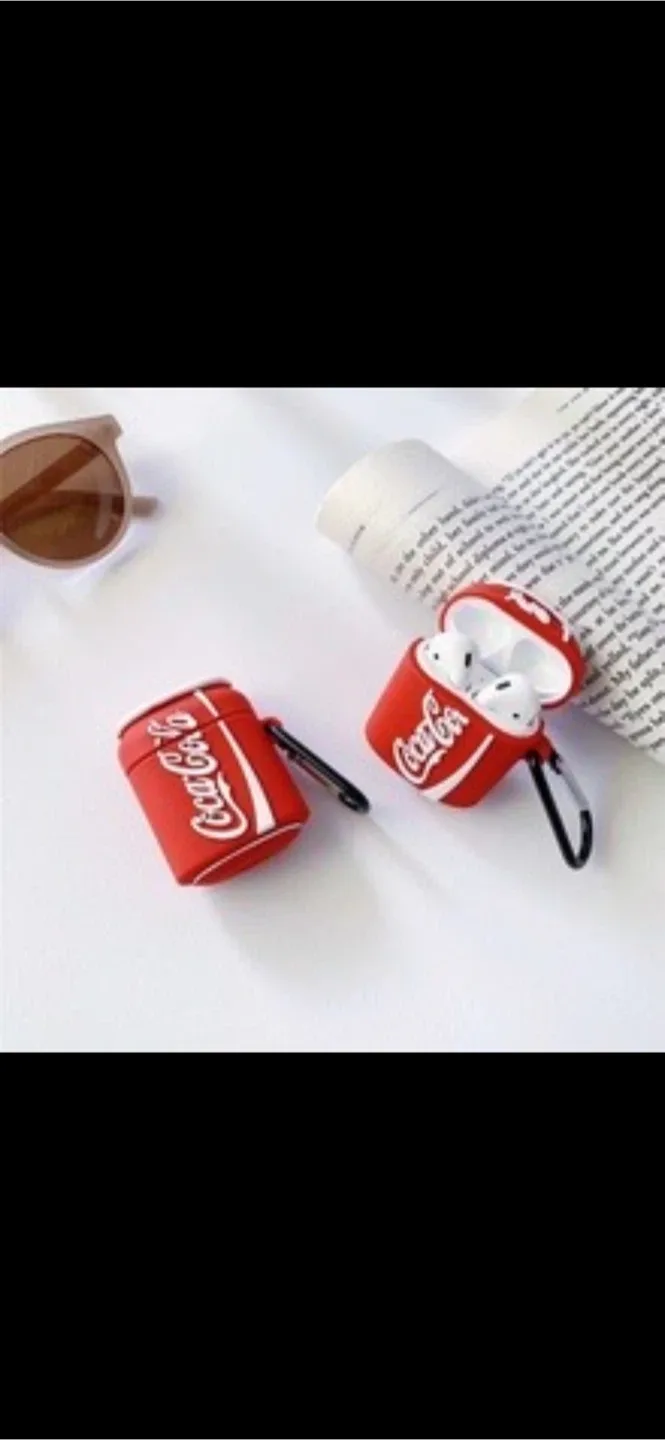 Air Jordan 1 AirPods Case image indicator(5)