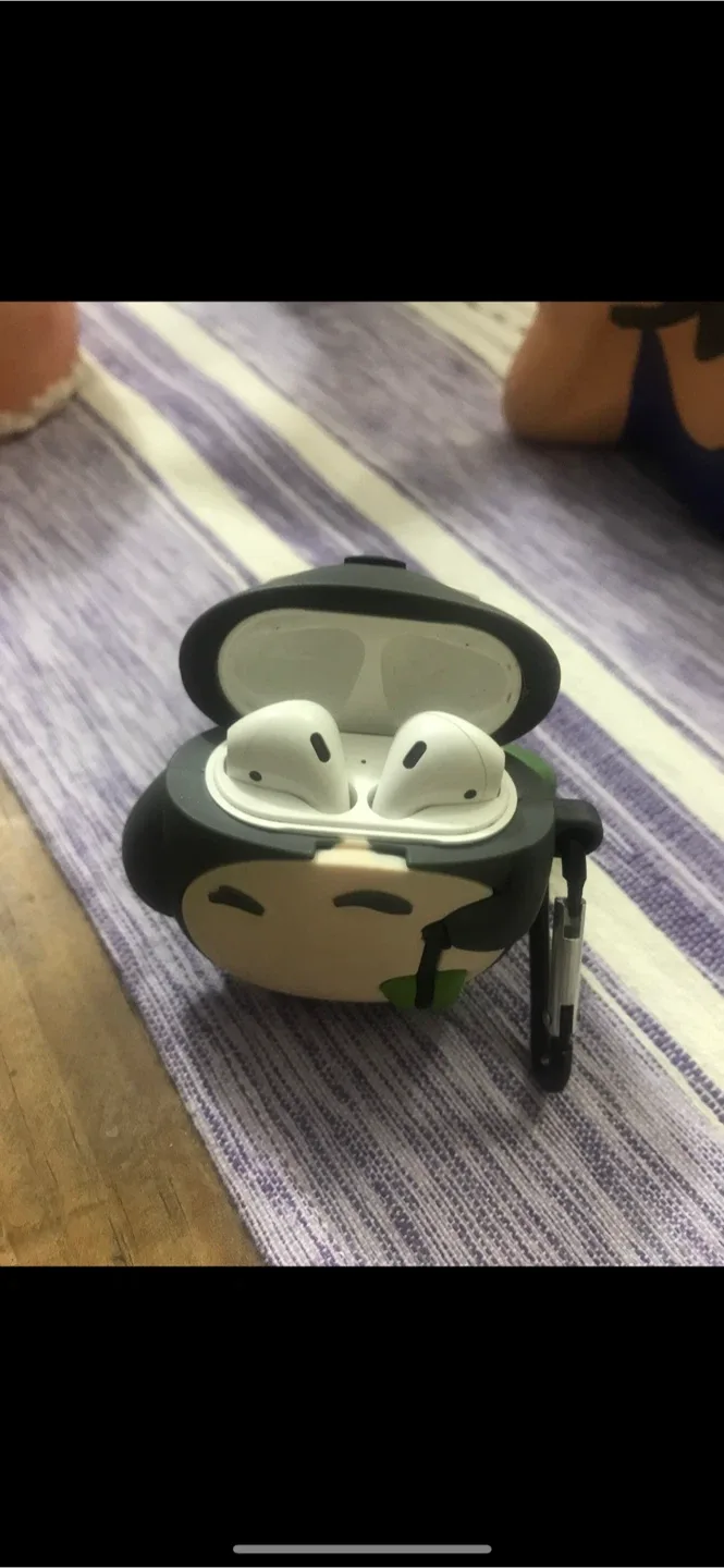 Air Jordan 1 AirPods Case image indicator(8)