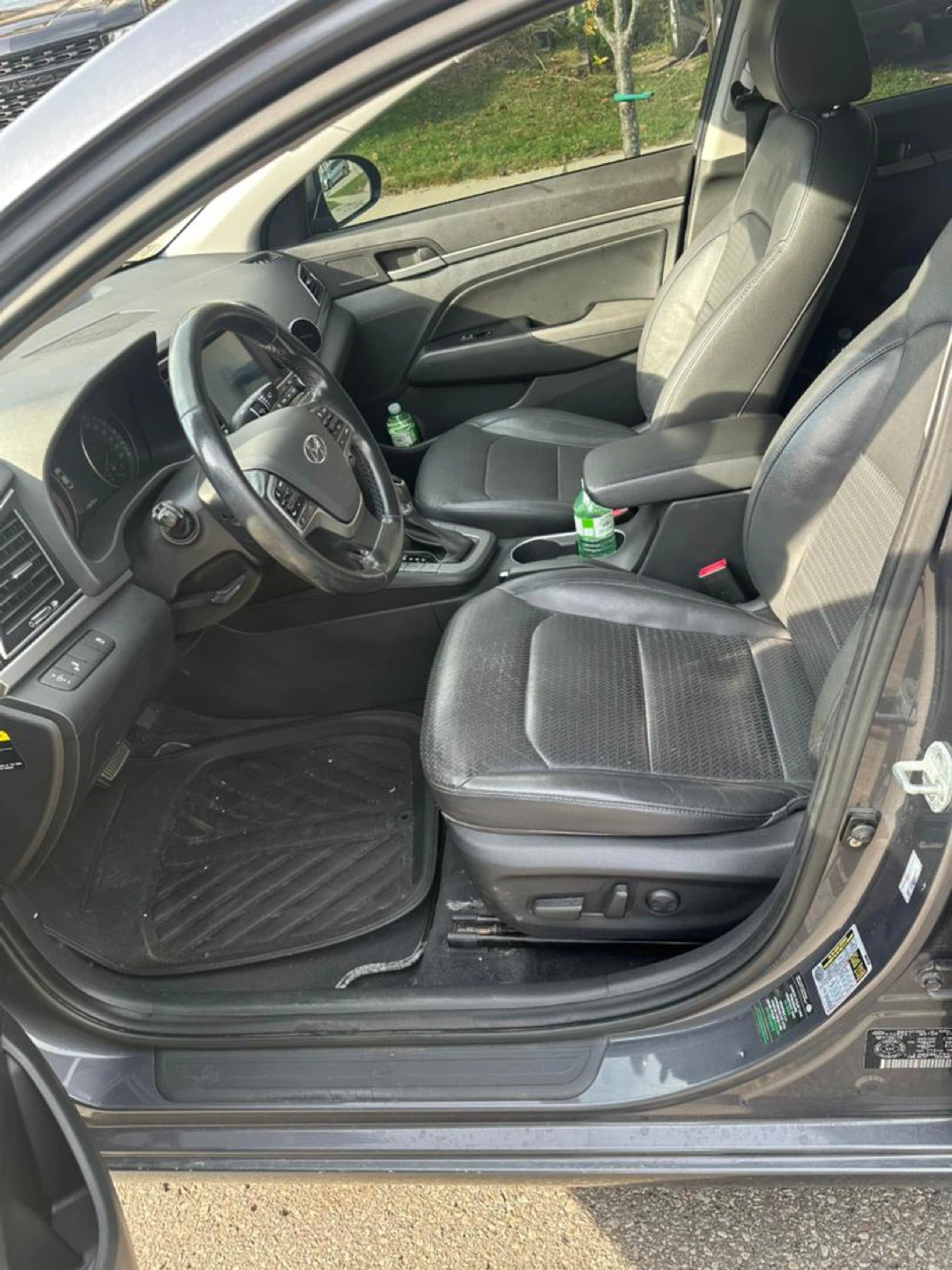 Hyundai Elantra Limited - Grey Sedan - photo 3