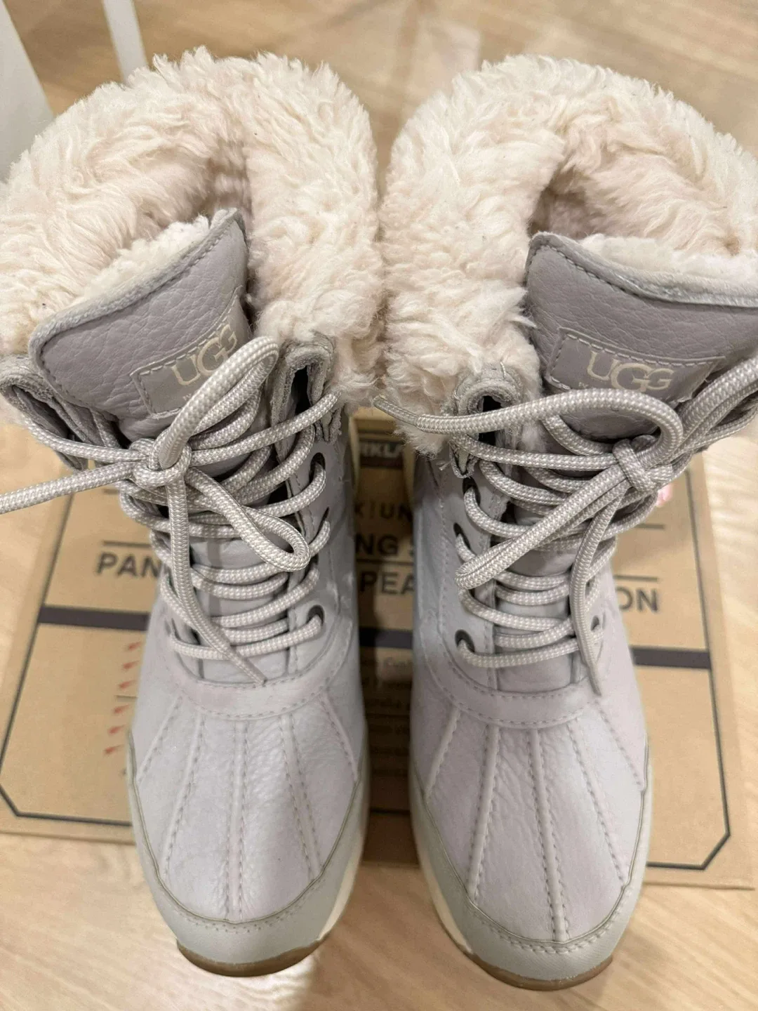 UGG Women's Adirondack III Winter Boots - Size 7 image indicator(2)