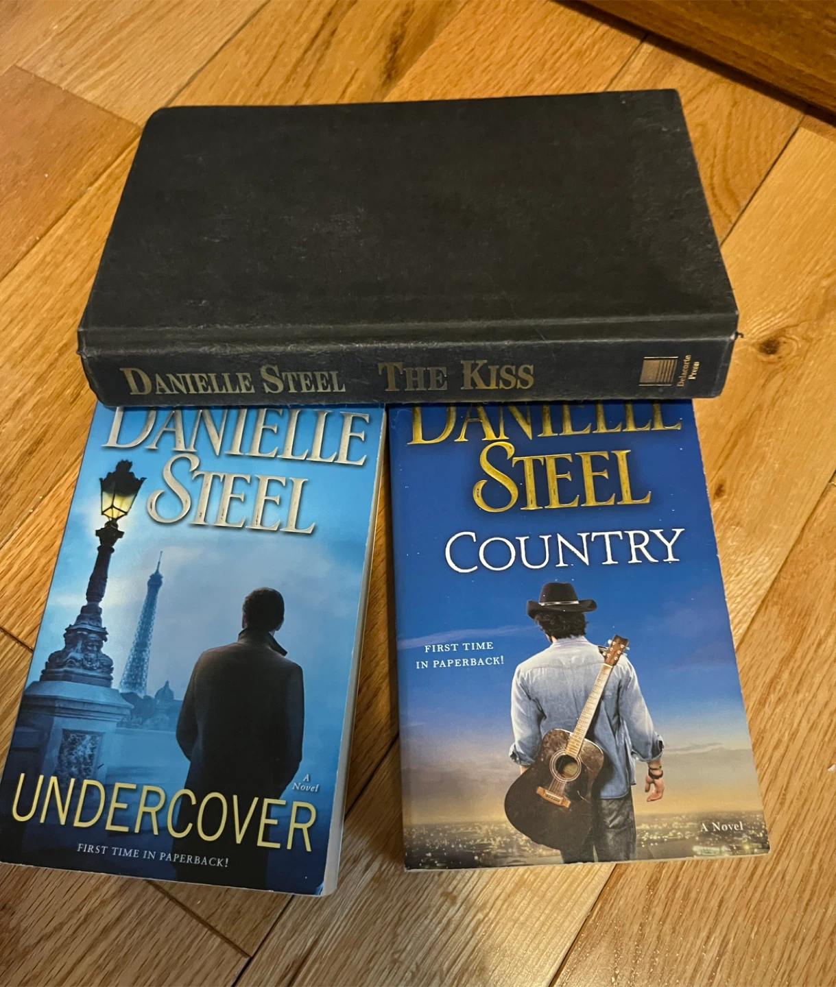 Danielle Steel Books (The Kiss, Undercover, Country)