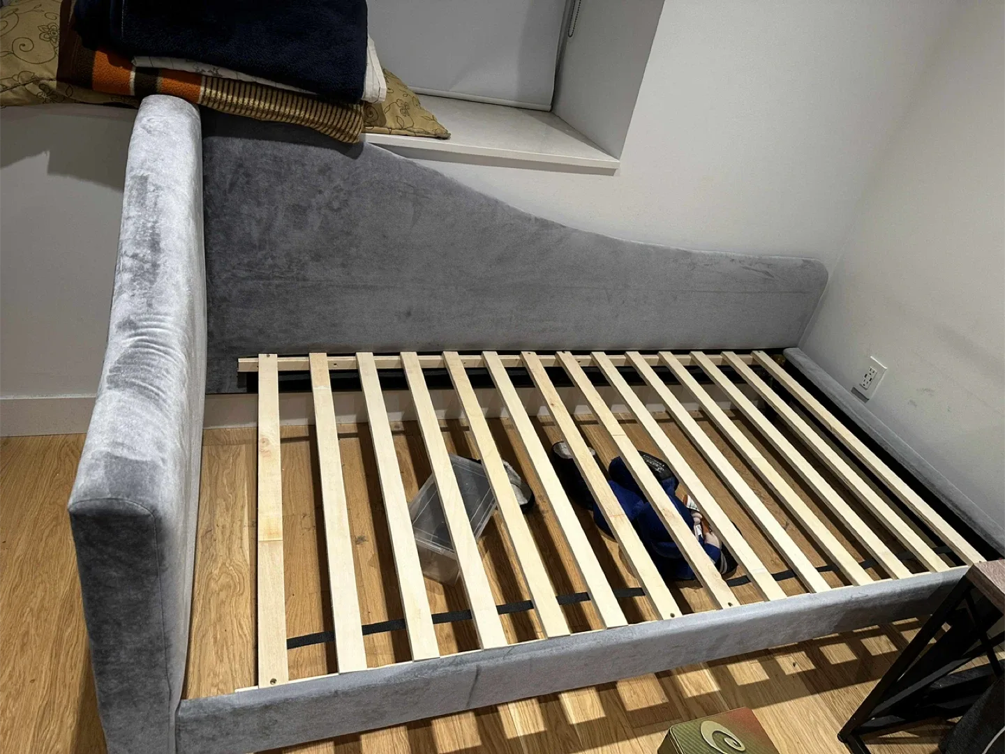 Harriot Grey Upholstered Daybed Frame image indicator(2)