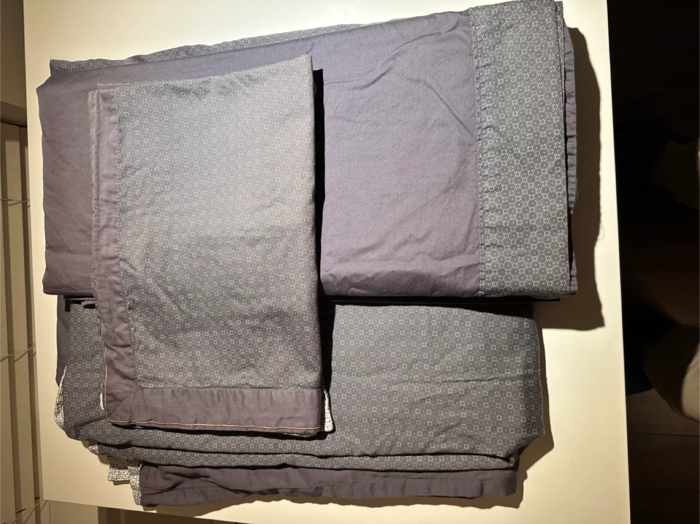 Grey patterned bed set
