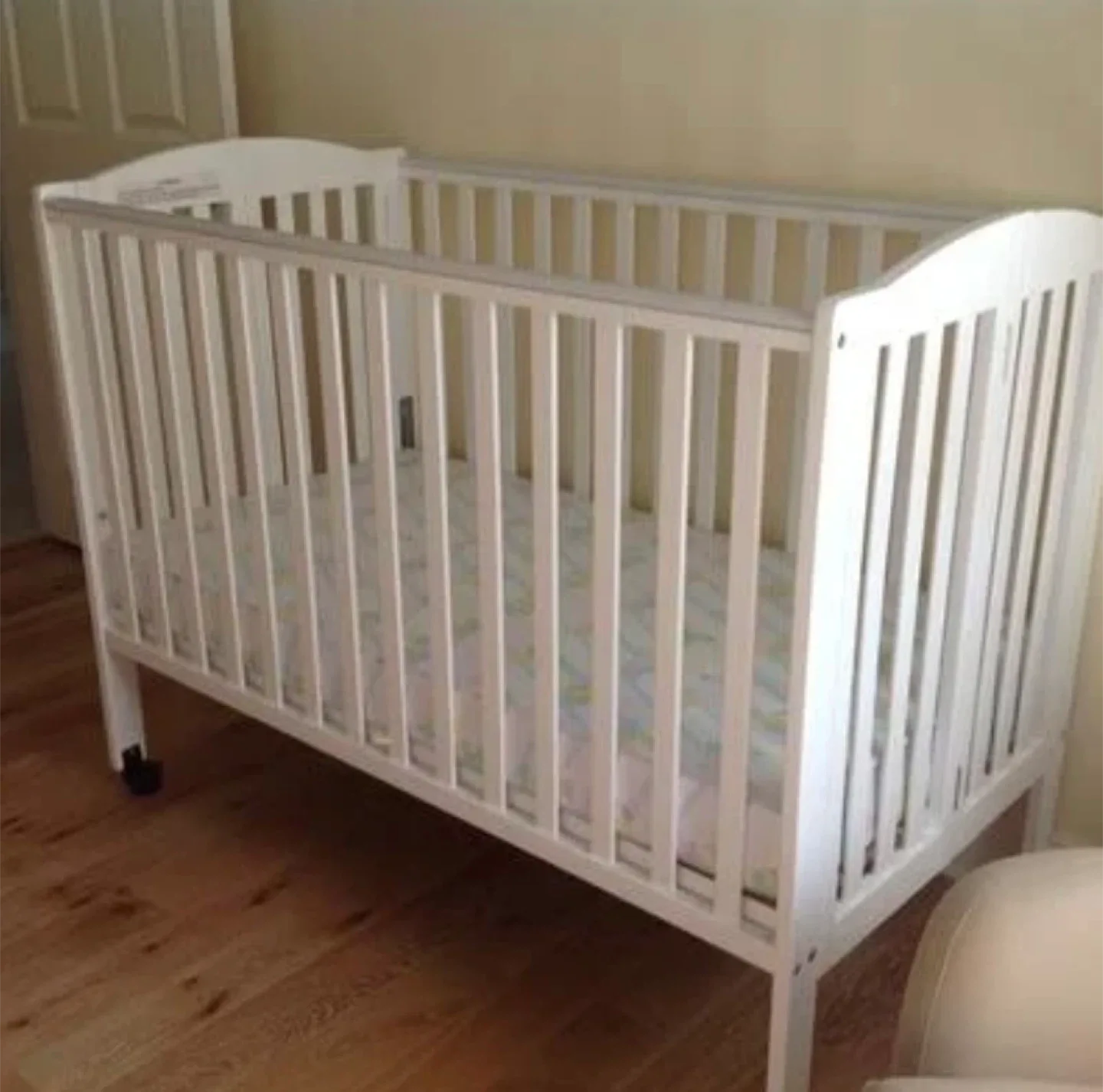 Black Friday! White Baby Crib and changing table image indicator(2)