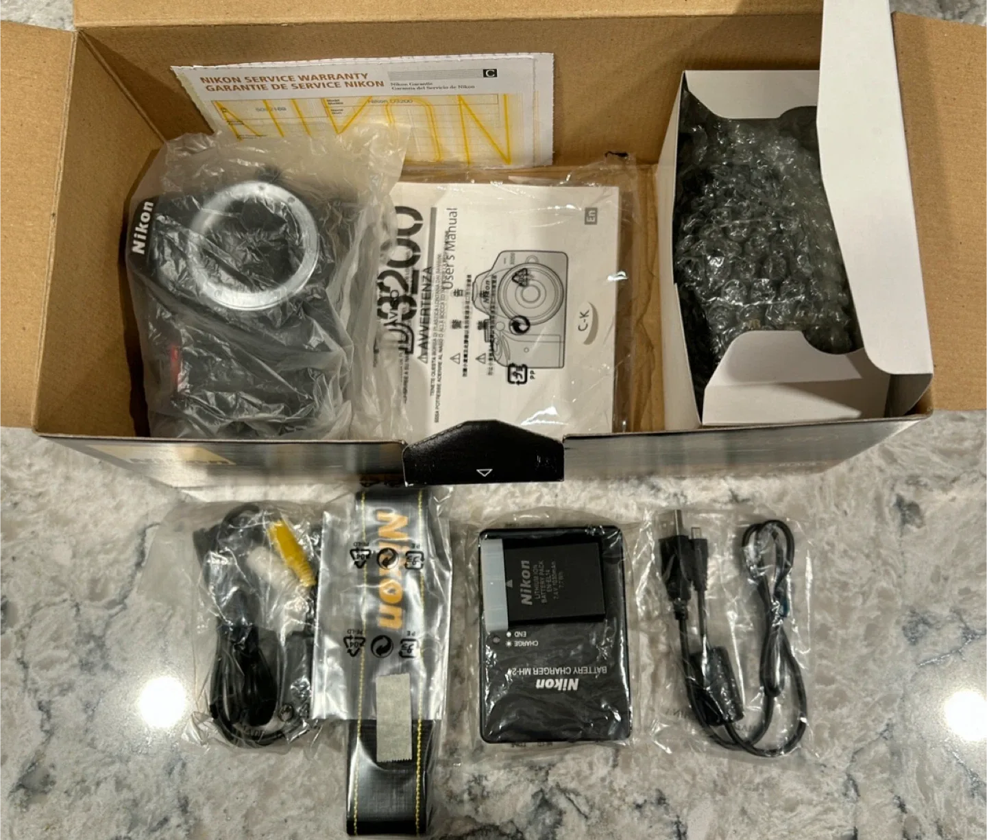 Nikon D3200 18-55 VR Kit - Like New! image indicator(2)