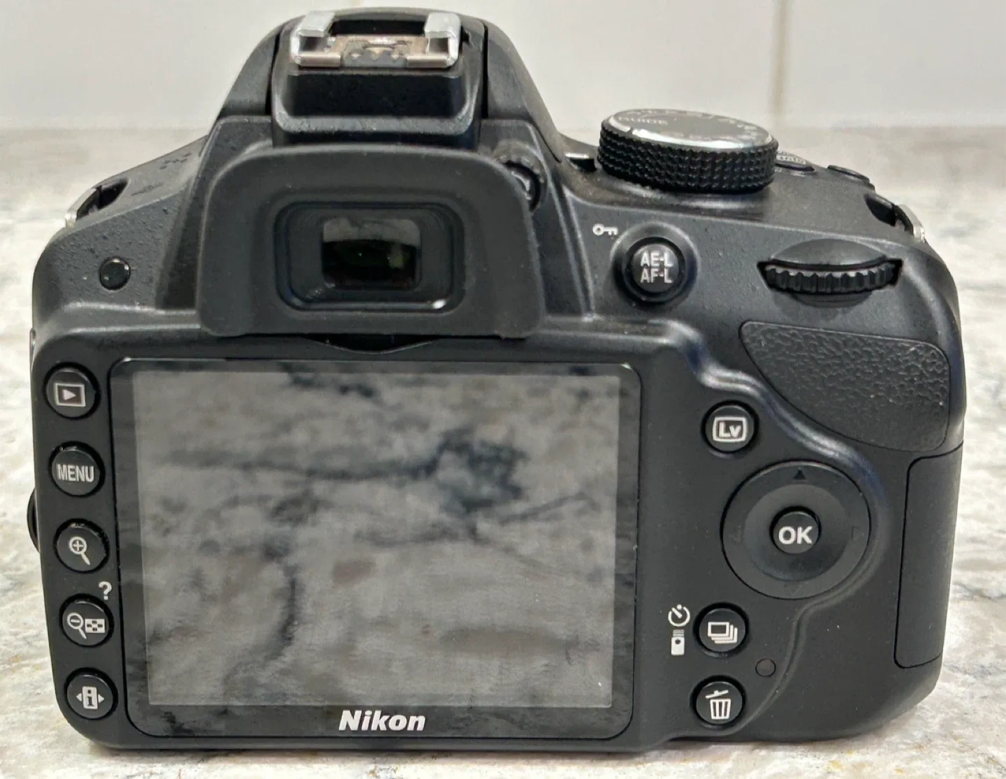 Nikon D3200 18-55 VR Kit - Like New! image indicator(7)