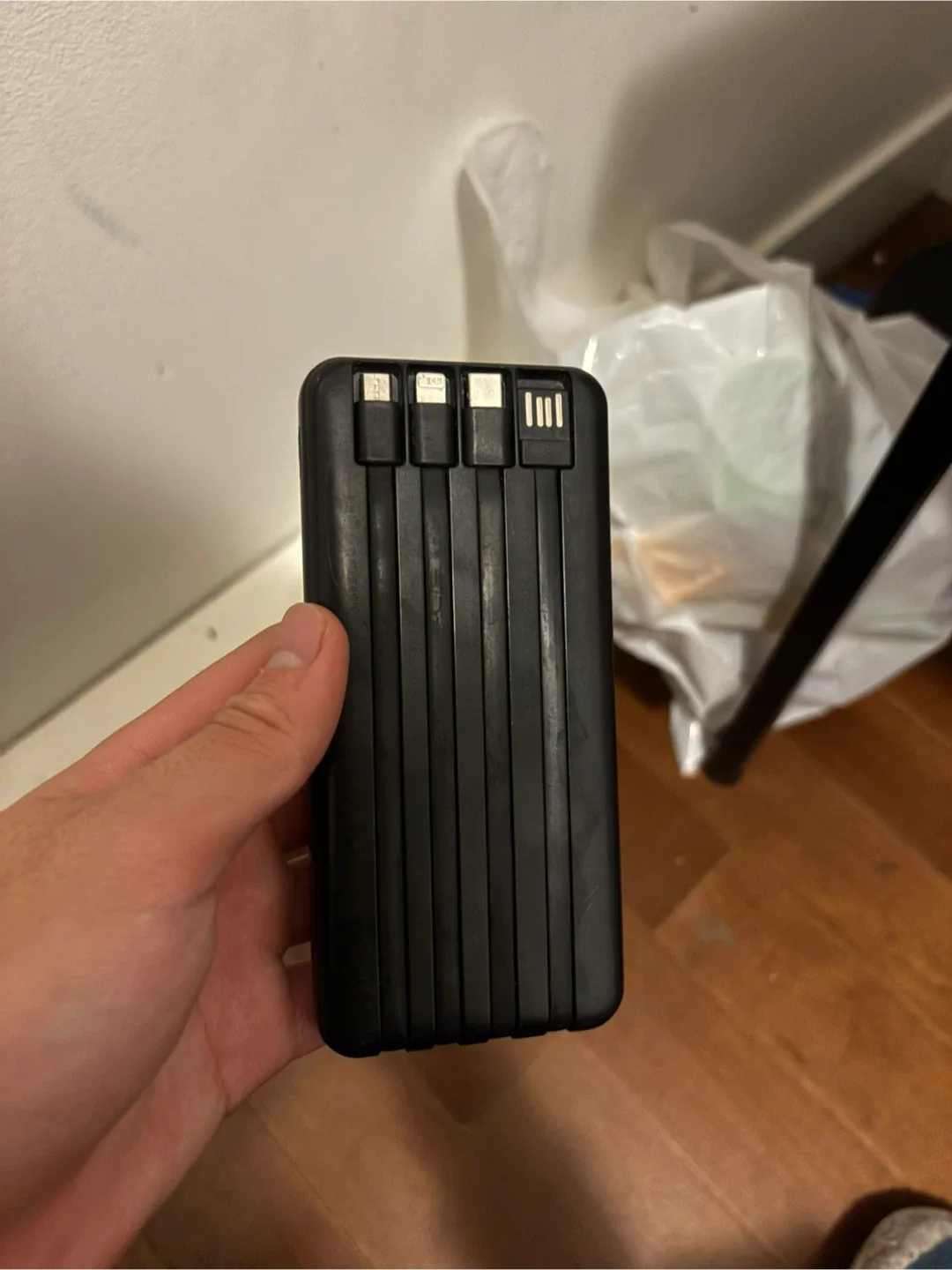 10000mAh Portable Charger - Black image indicator(2)