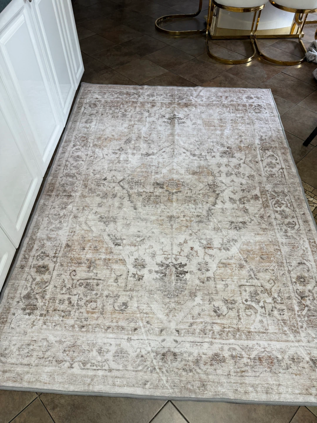 Beige area rug - photo 2