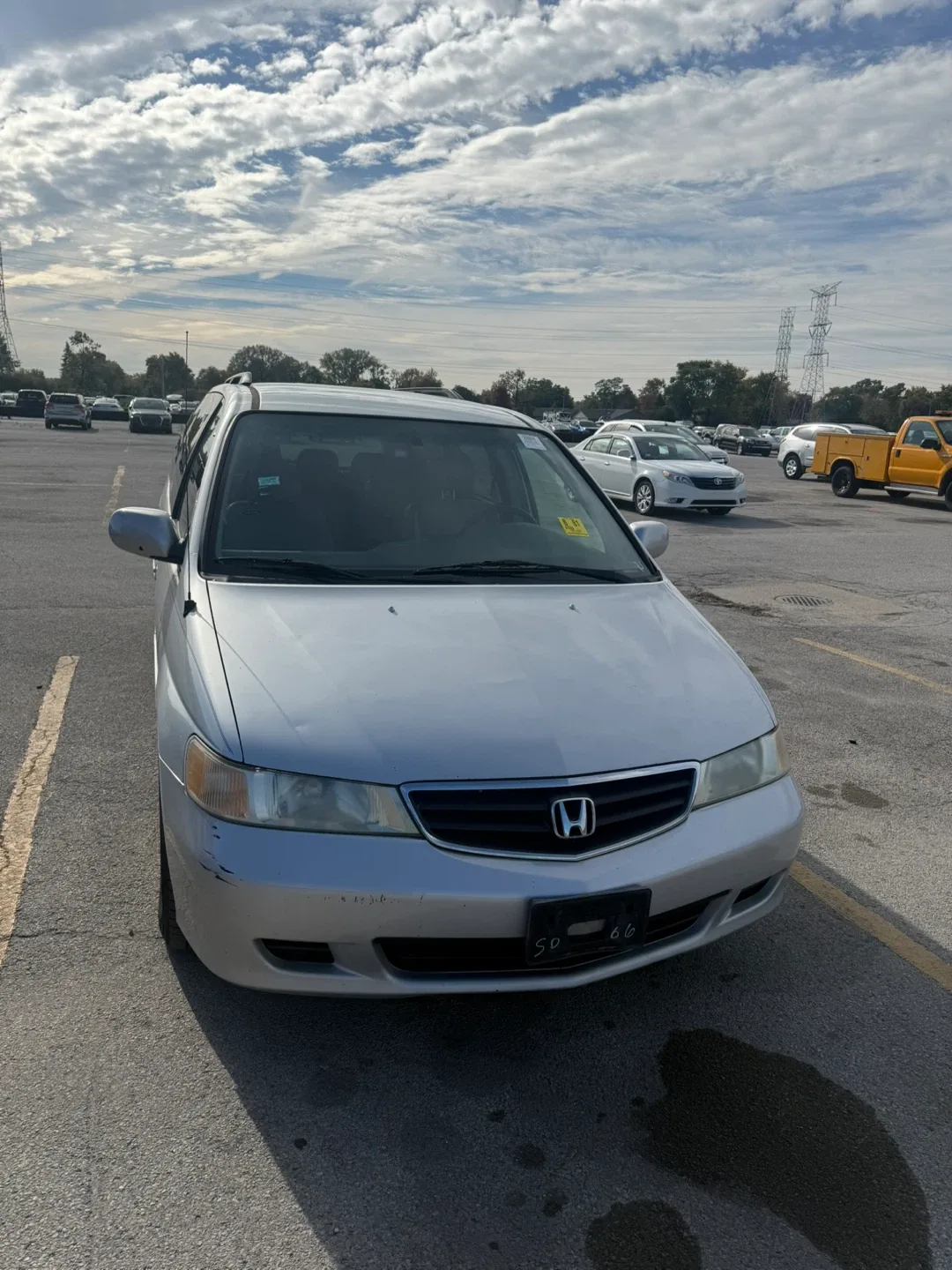 Silver Honda Odyssey Minivan image indicator(4)