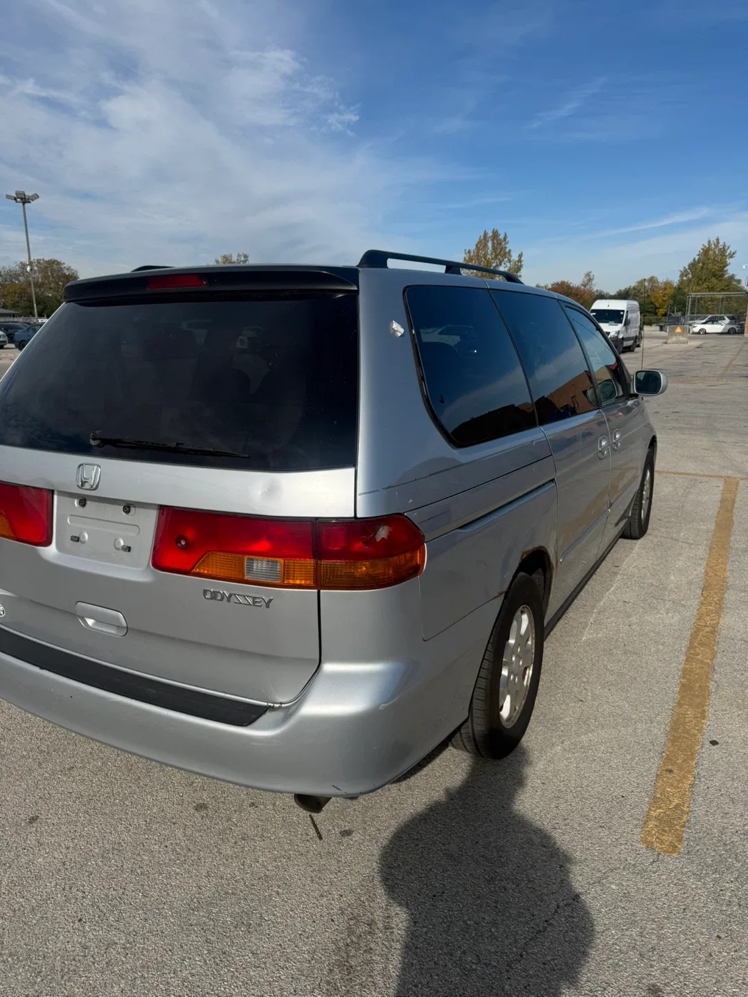 Silver Honda Odyssey Minivan image indicator(2)