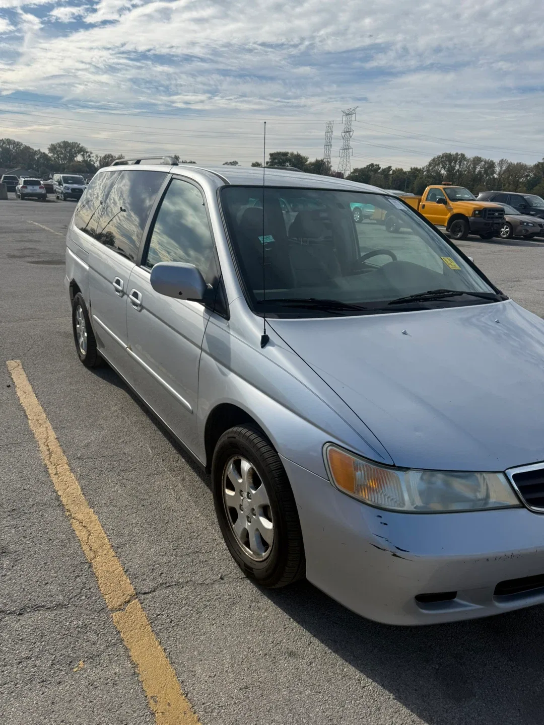 Silver Honda Odyssey Minivan image indicator(5)