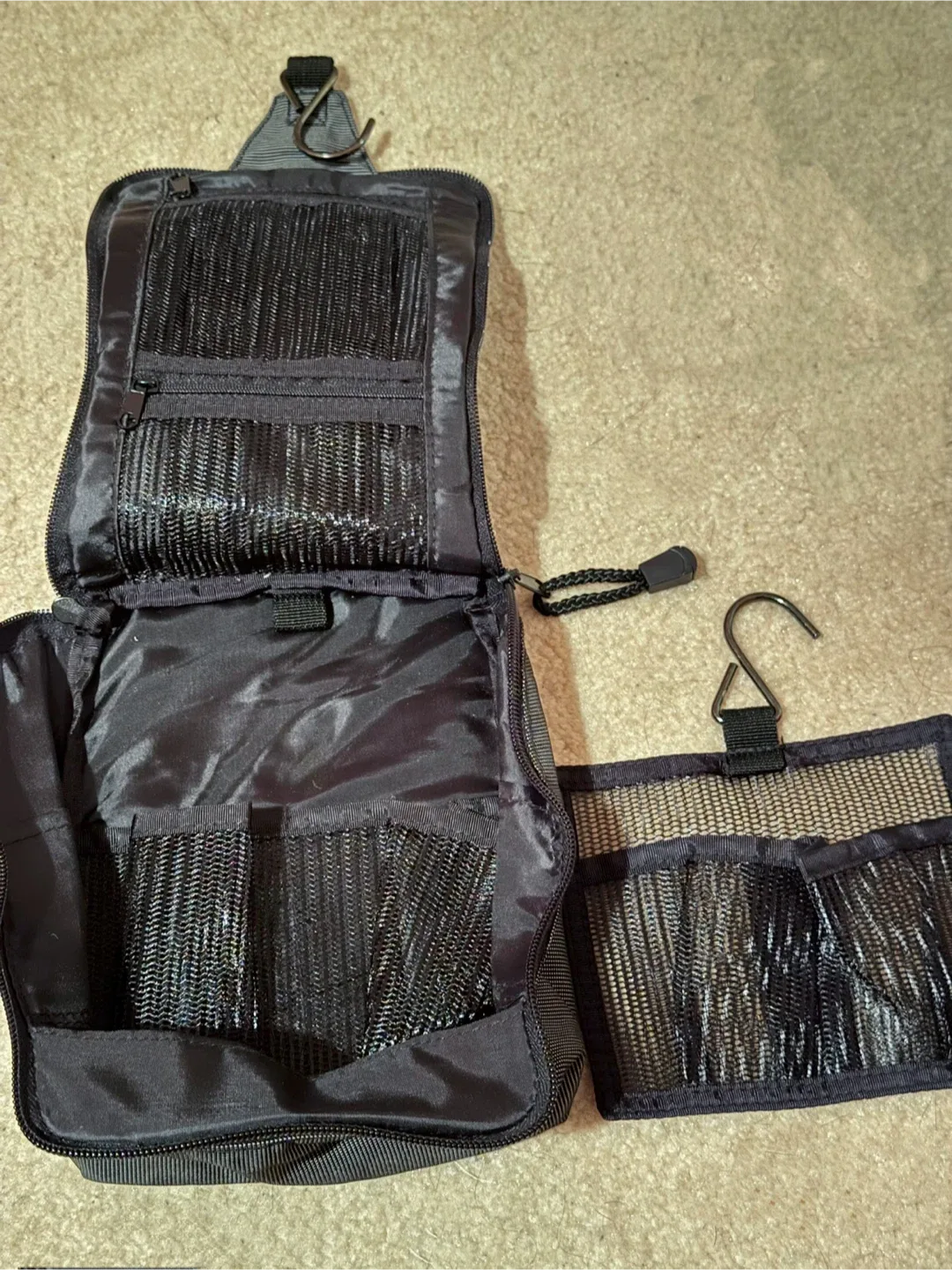 Travel Hanging Toiletry Pouch image indicator(2)