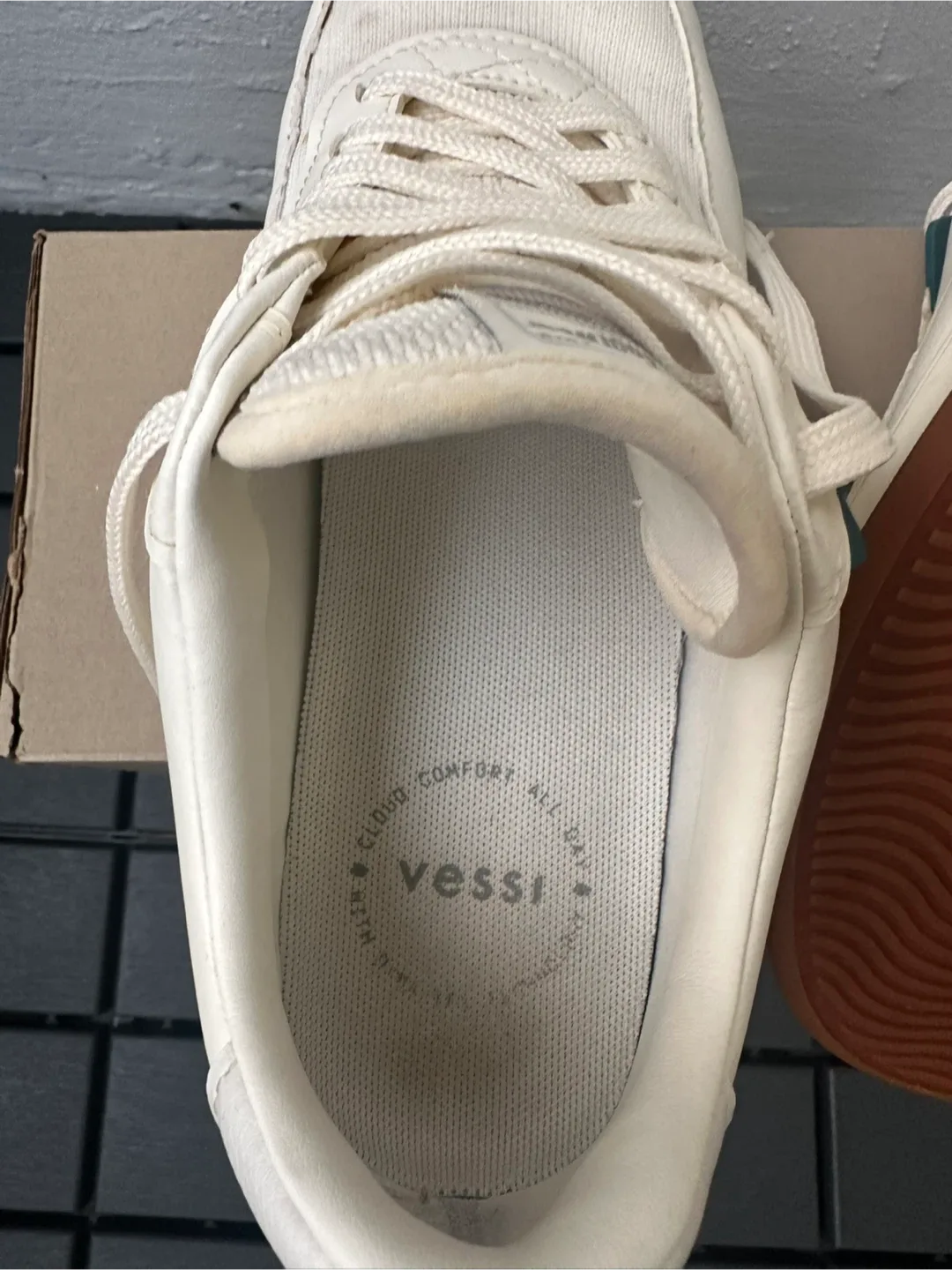 Vessi Courtside Classic Women's Size 9 image indicator(6)