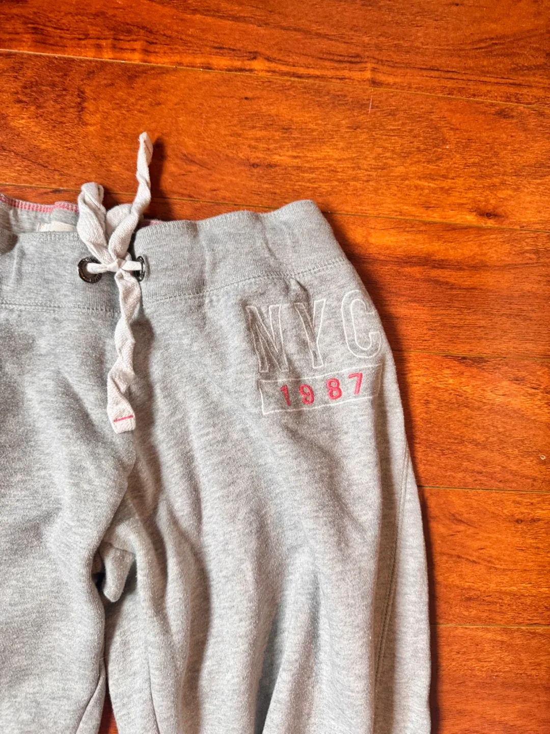 Girl’s Aeropostale Gray Jogger Sweatpants image indicator(2)