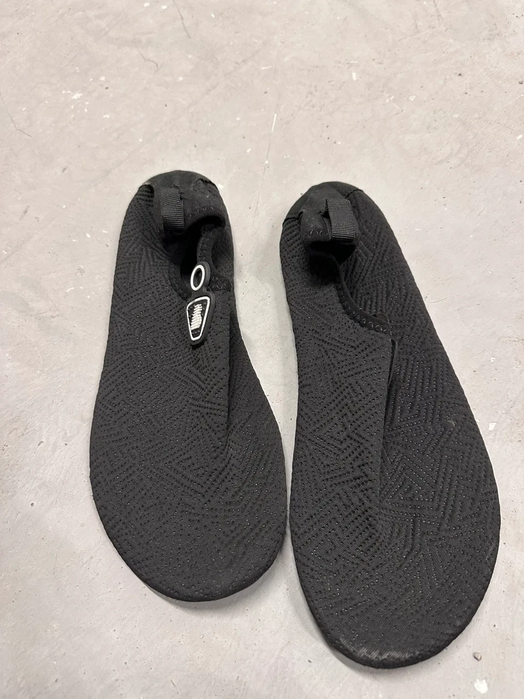 Black Water Shoes Men's 10 thumbnail