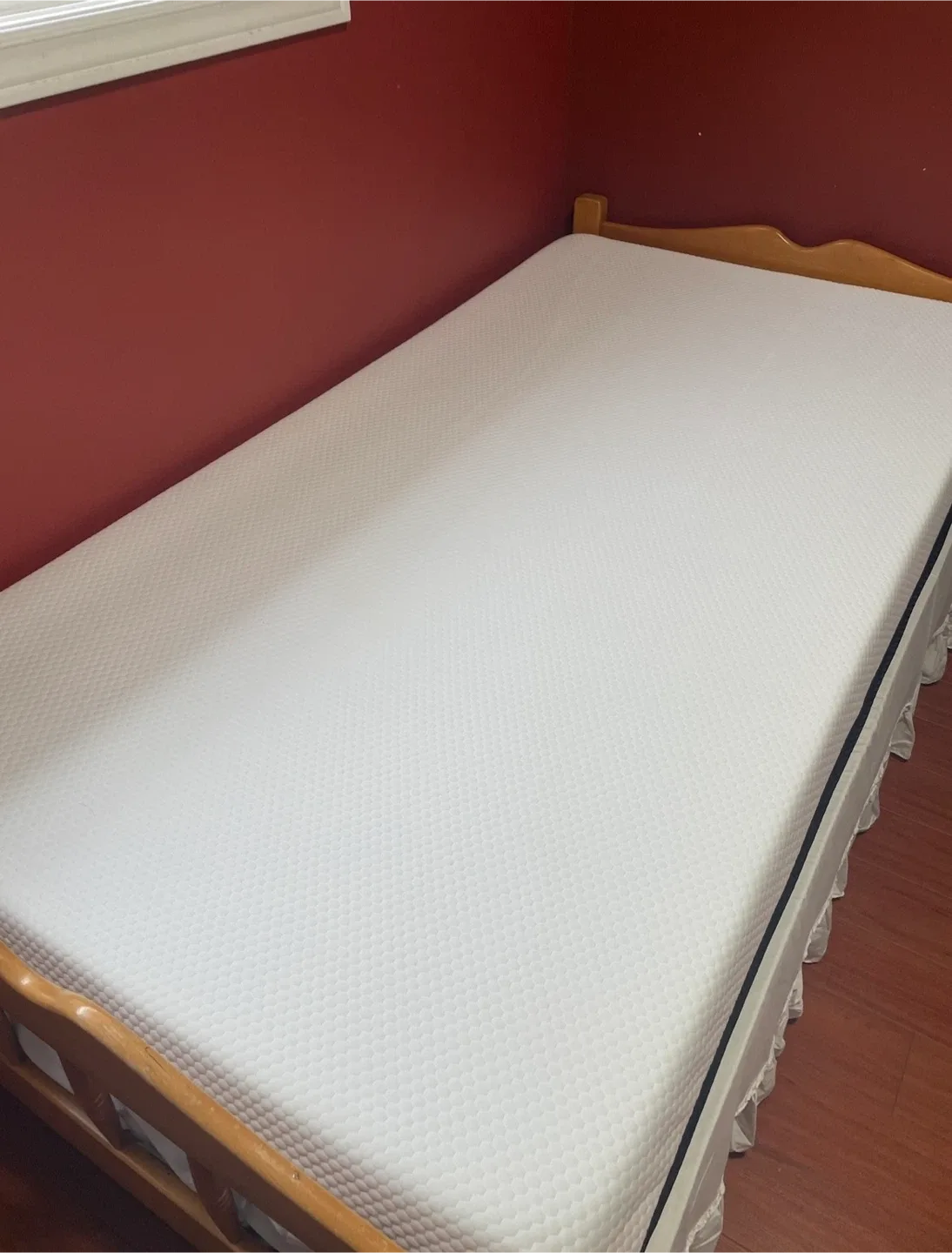 Twin size bed. image indicator(3)