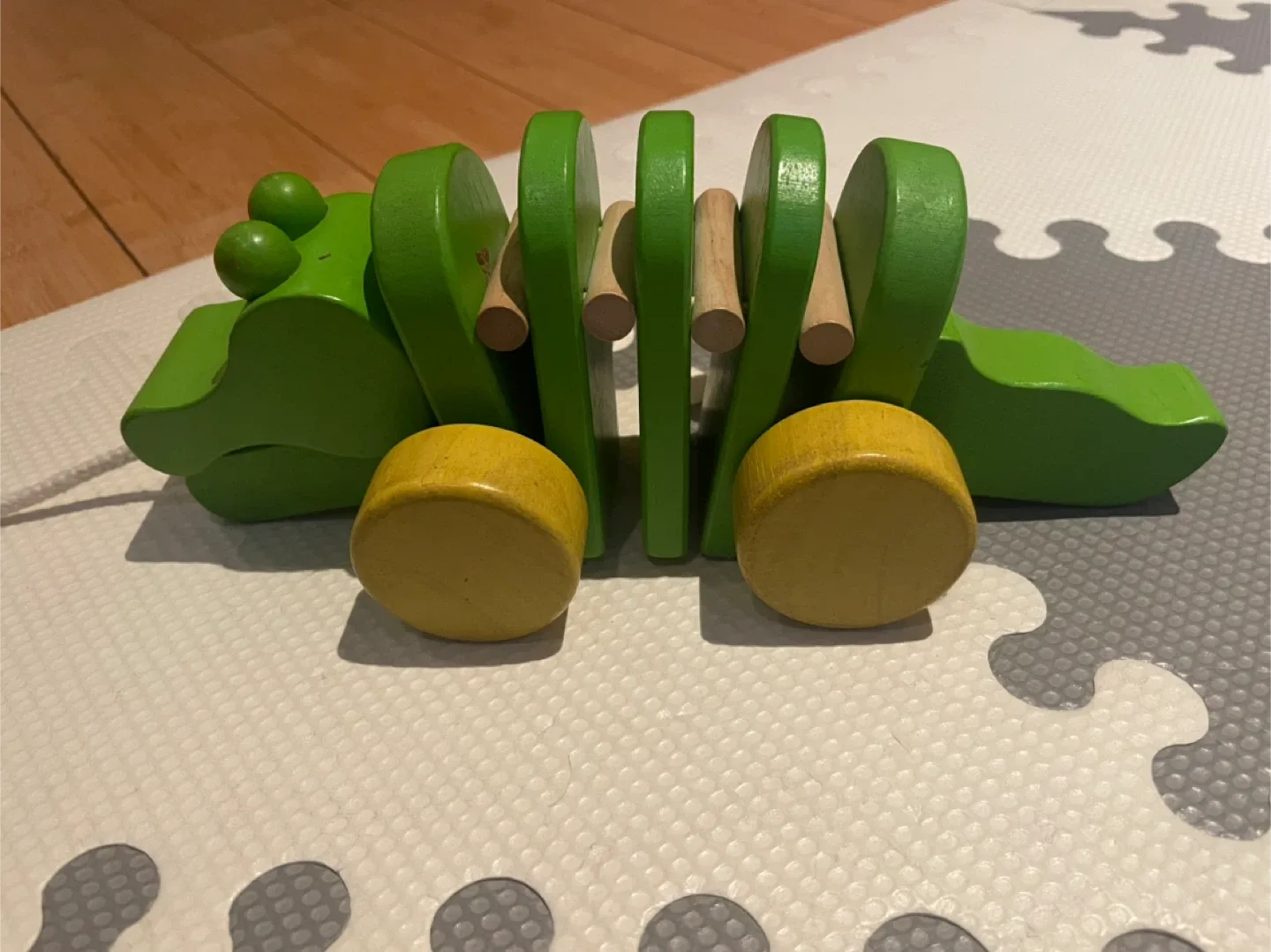 Hape Wooden Pull-Along Alligator Toy image indicator(2)