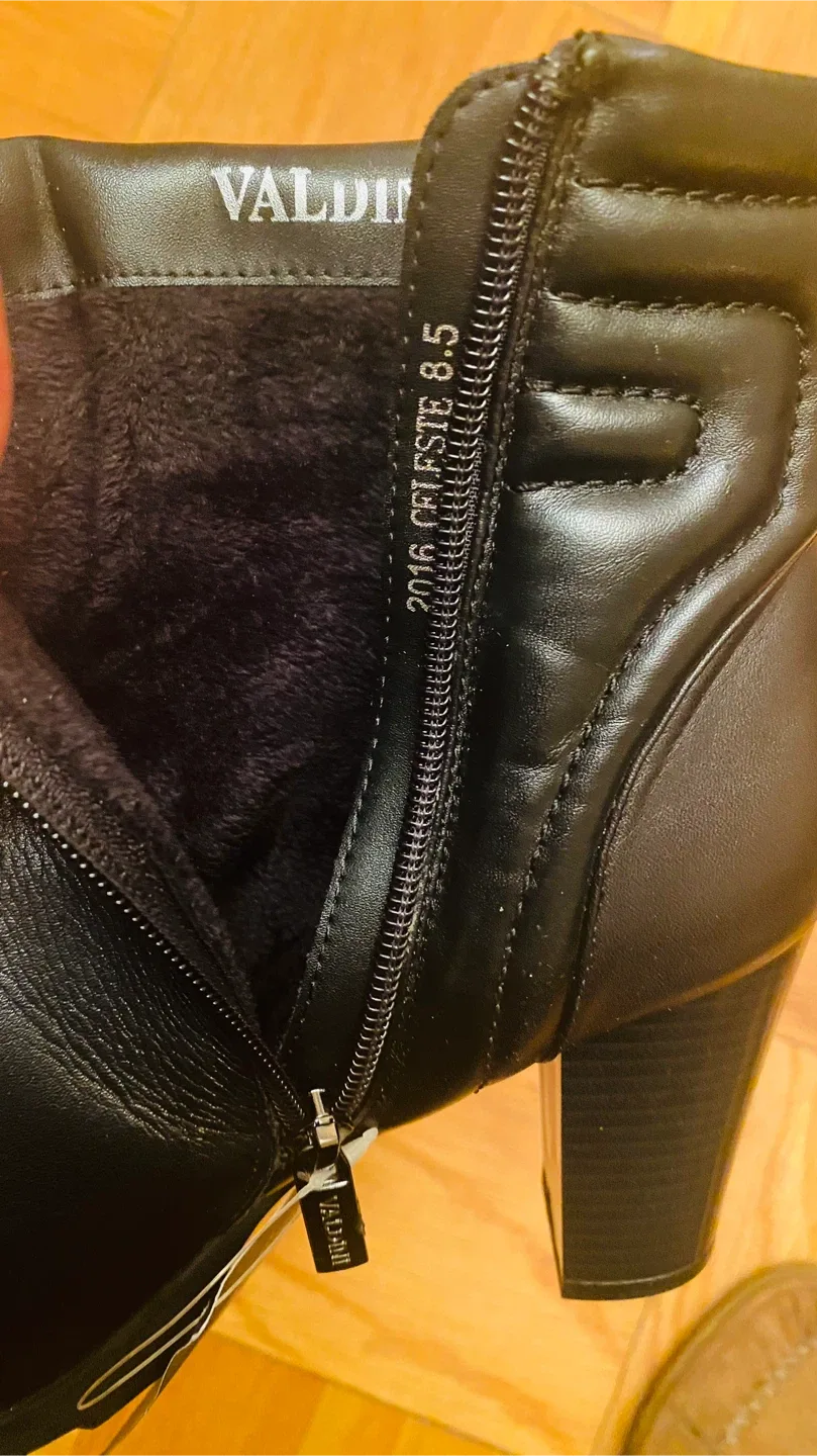 Made in Canada. Valdini Celeste Black Calf Boots - Size 8.5M image indicator(2)