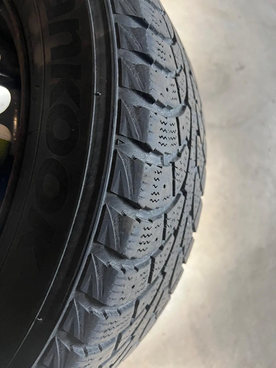 Hankook Winter i*Pike Tires - Set of 4 image indicator(2)