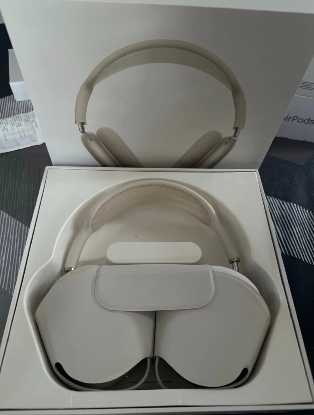 Apple Airpod Max - Starlight Color- Brand New - photo 3