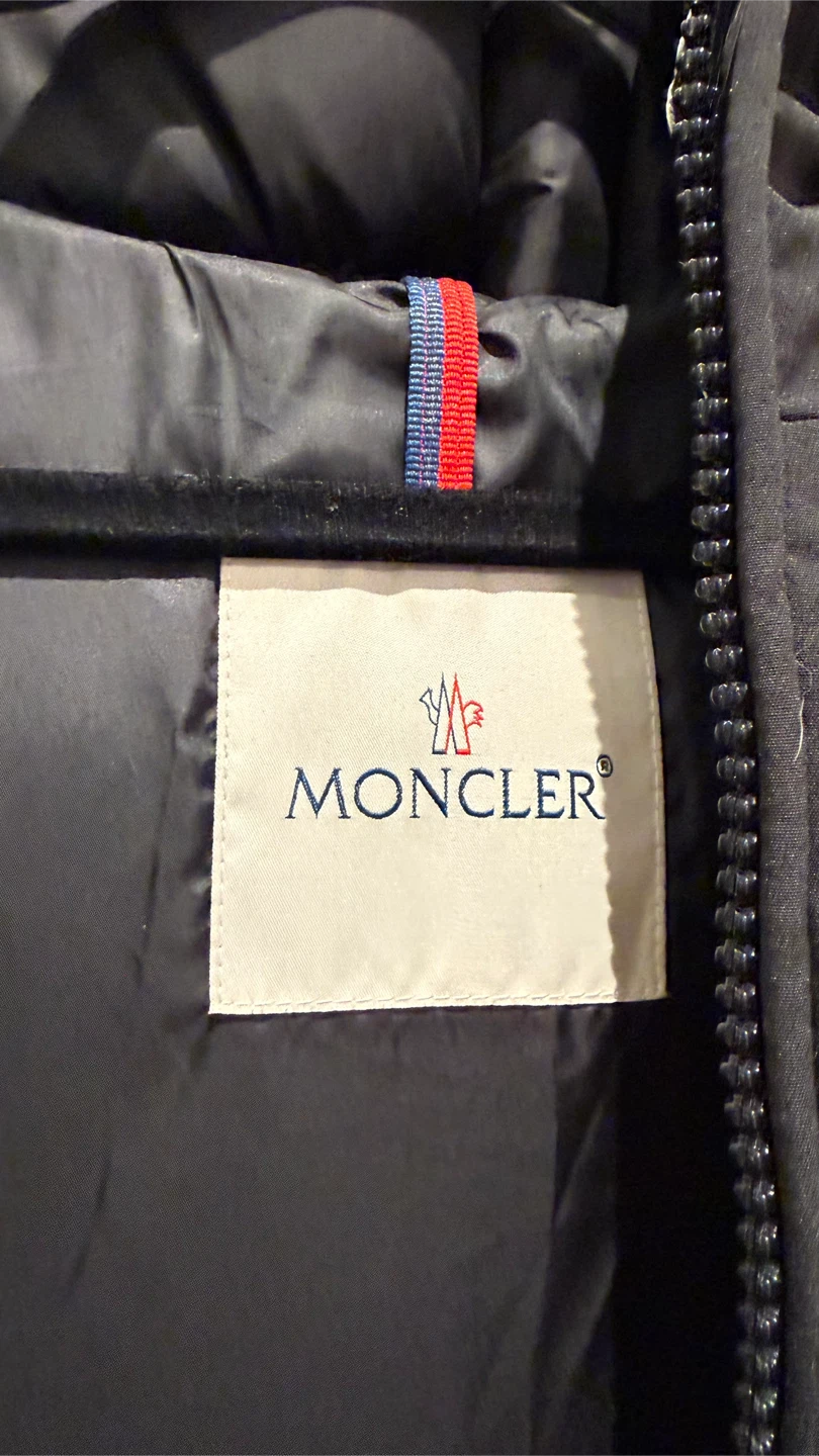 Moncler Black Puffer Jacket - photo 2
