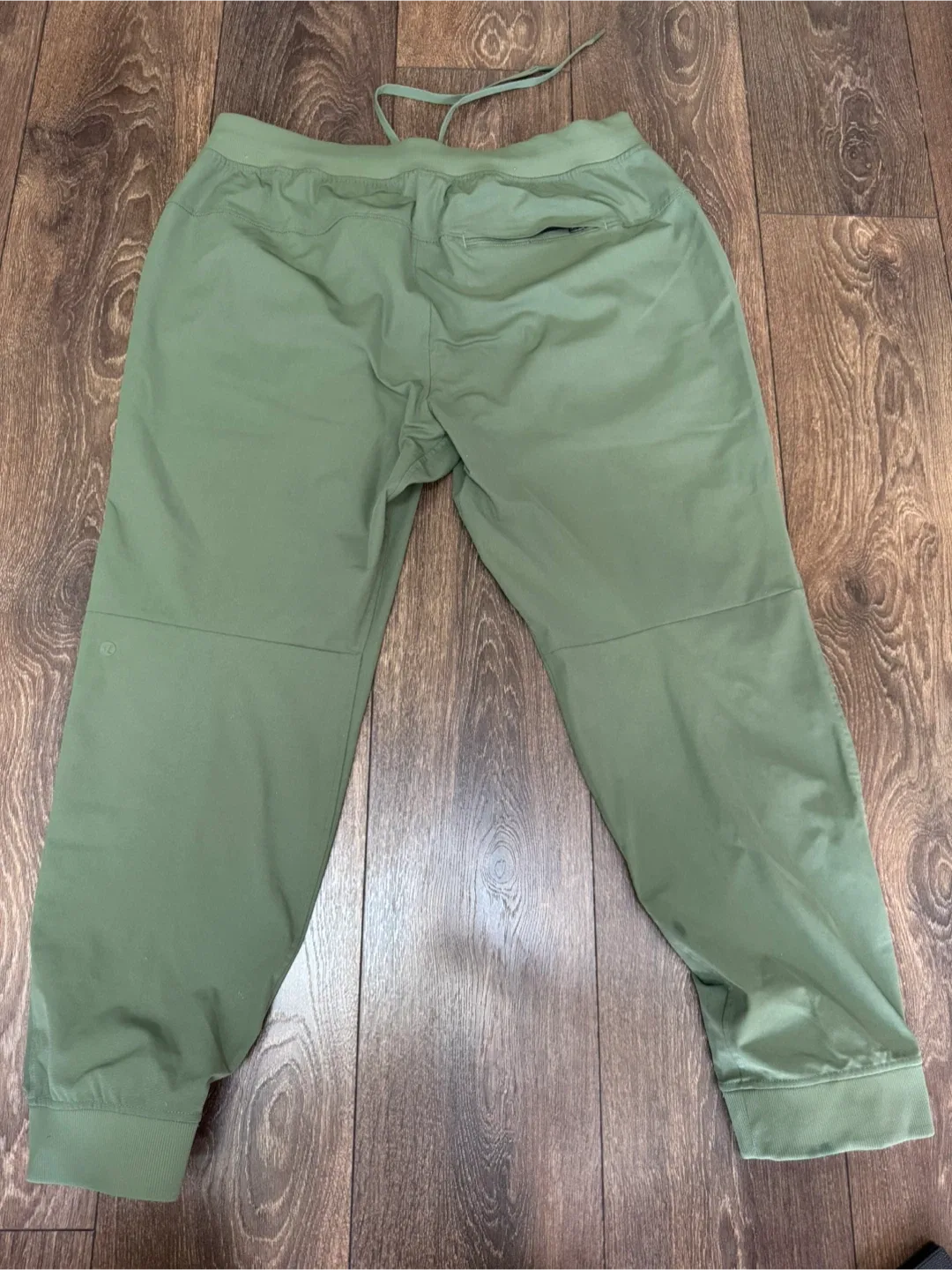 Lululemon Men’s Joggers – Size XXL (Army Green) image indicator(3)