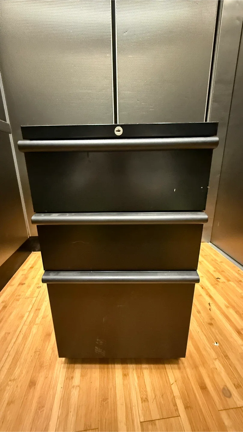 Black 3-Drawer Filing Cabinet image indicator(6)