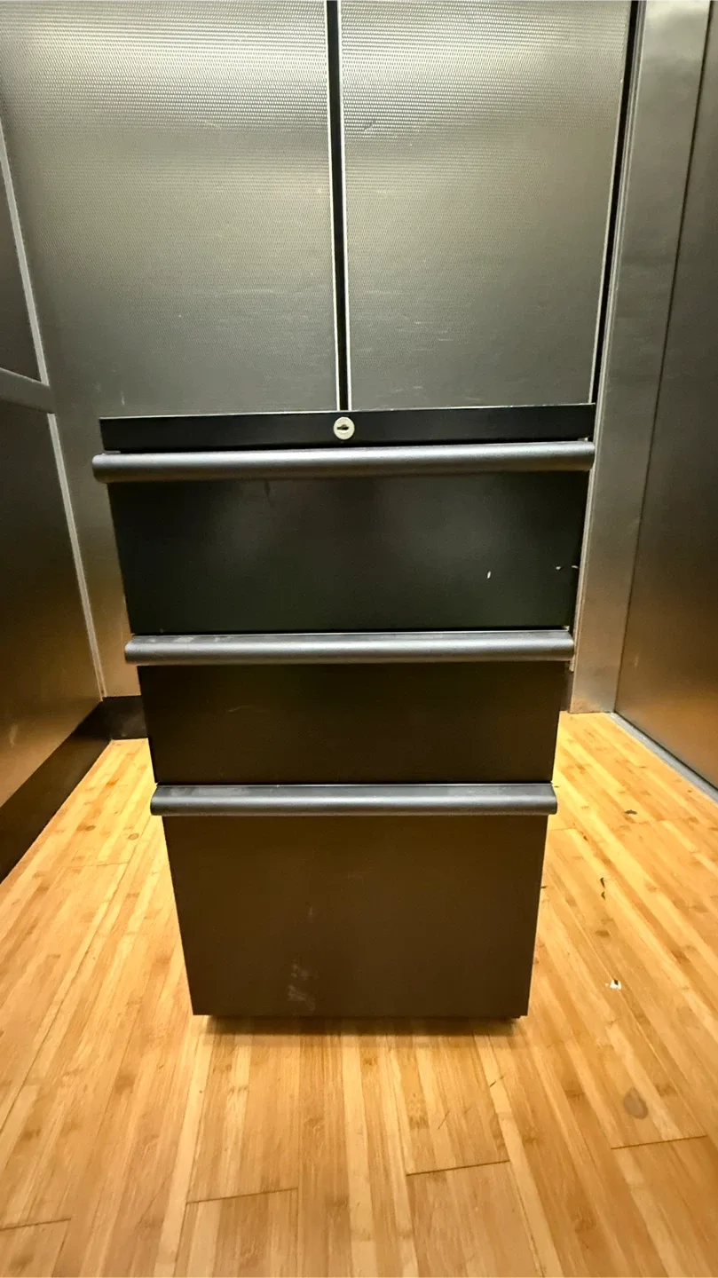 Black 3-Drawer Filing Cabinet image indicator(7)
