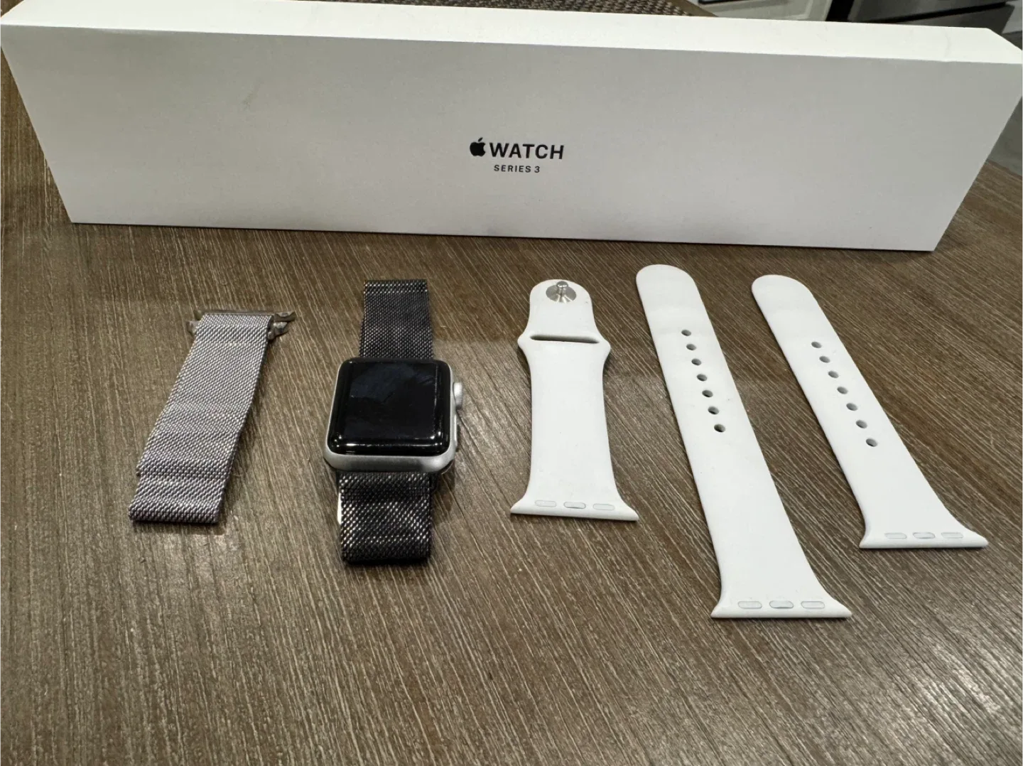 Apple Watch Series 3 - 38mm Silver Aluminum Case thumbnail