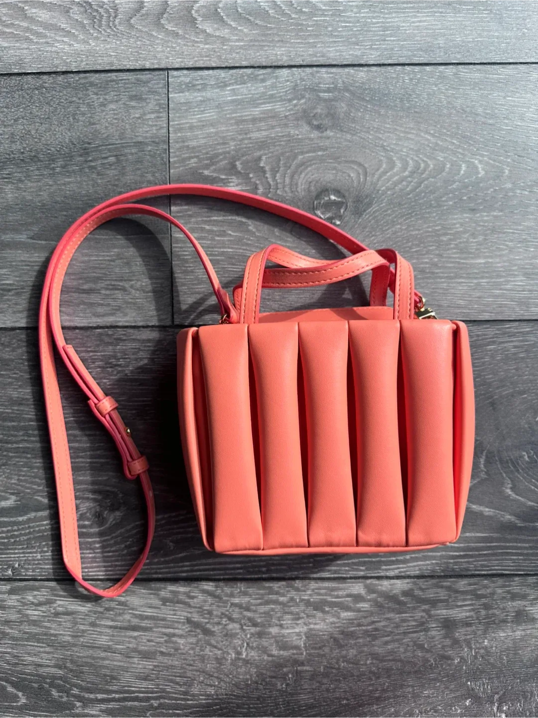 THEMOIRè Bios Peach Crossbody Bag thumbnail